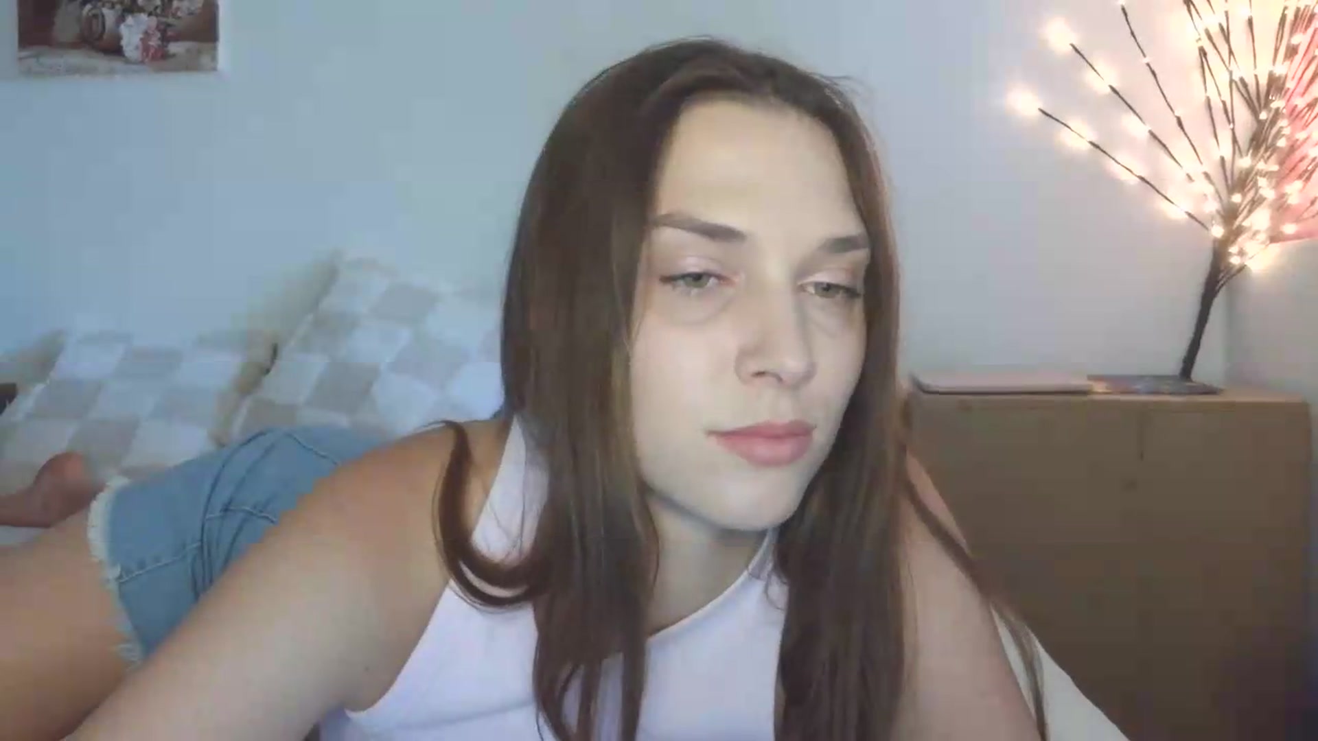 Gallery image thumbnail from HaleyReed's myfreecams stream on, 05/19/2026, 13:30 image 6 of 20