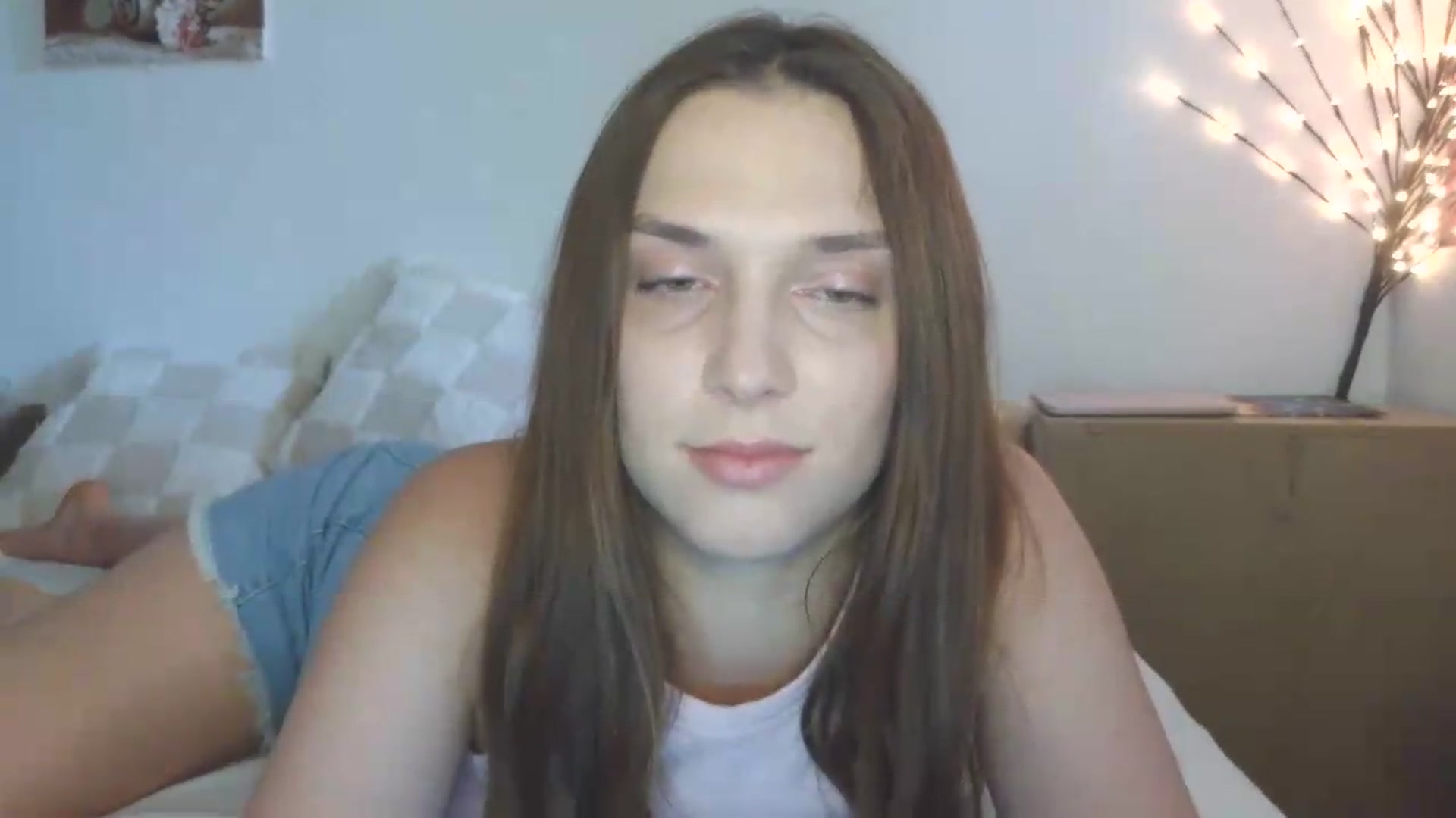 Gallery image thumbnail from HaleyReed's myfreecams stream on, 05/19/2026, 13:30 image 13 of 20