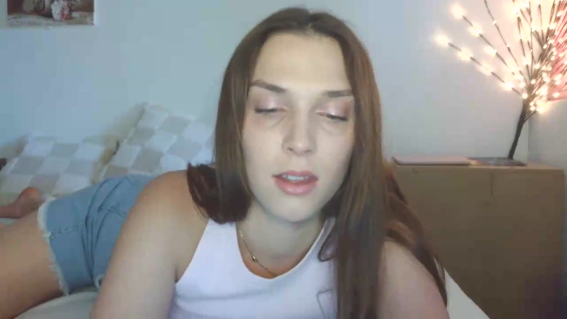 Gallery image thumbnail from HaleyReed's myfreecams stream on, 05/19/2026, 13:30 image 5 of 20