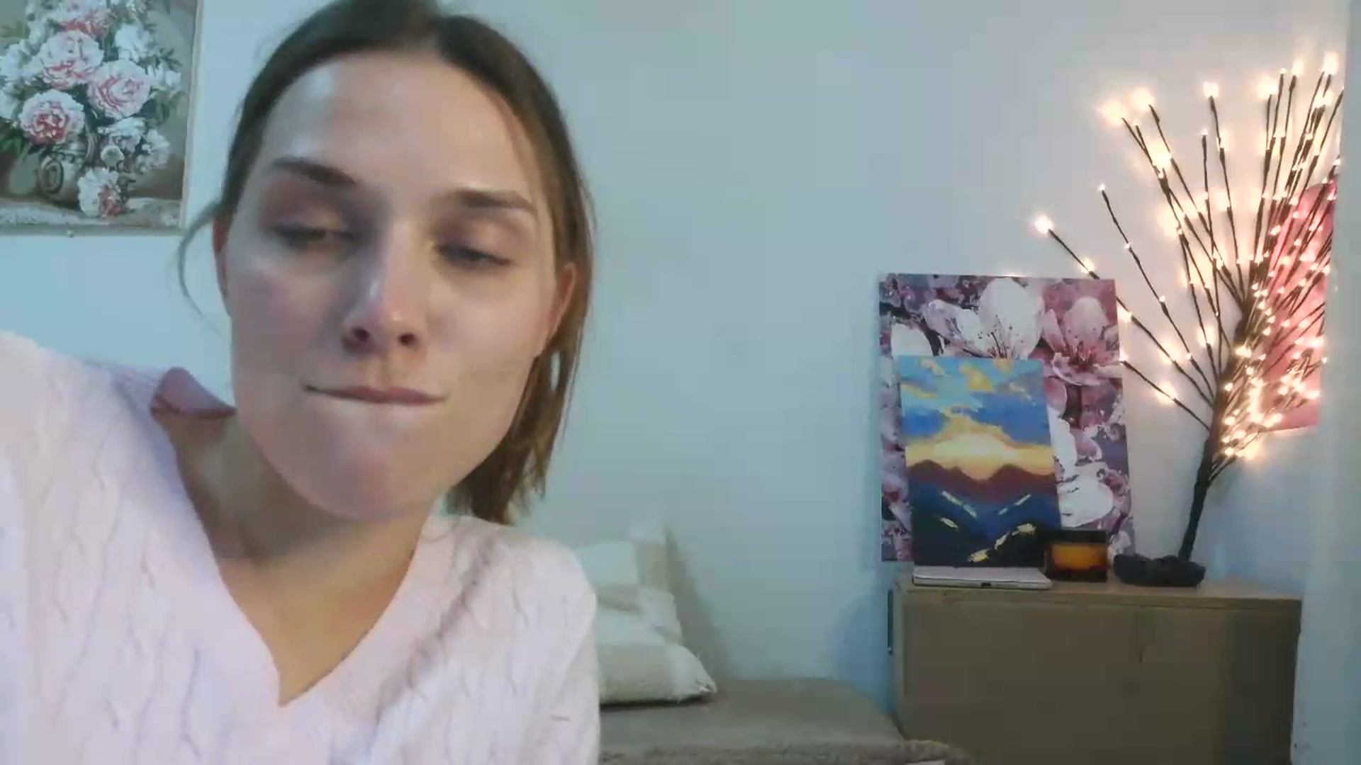 Gallery image thumbnail from HaleyReed's myfreecams stream on, 05/31/2026, 15:29 image 14 of 20