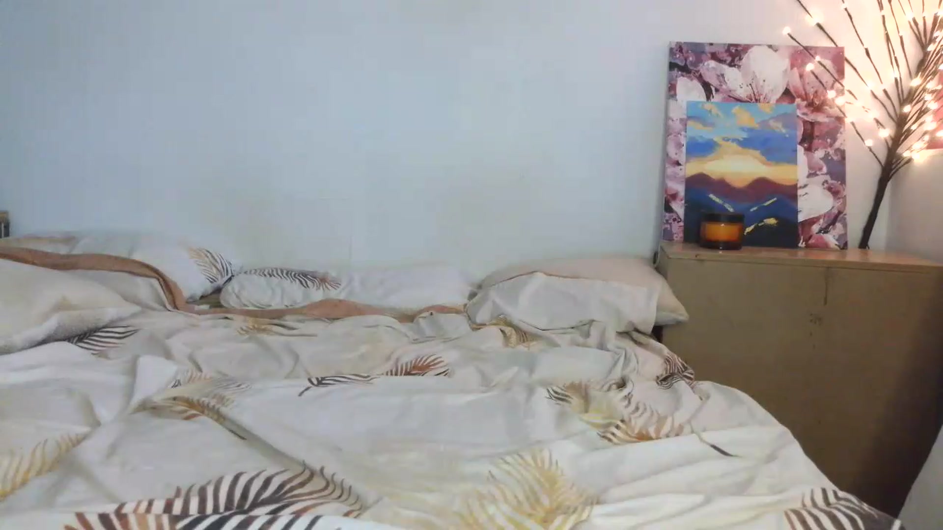 Gallery image thumbnail from HaleyReed's myfreecams stream on, 06/15/2026, 13:07 image 2 of 20