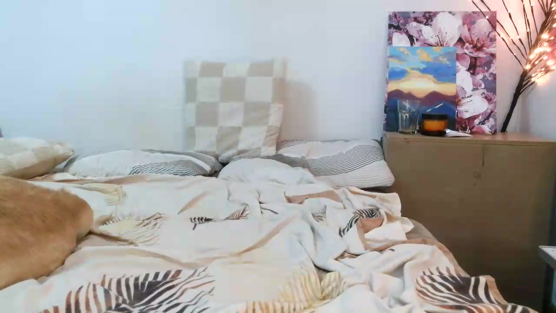 Gallery image thumbnail from HaleyReed's myfreecams stream on, 07/06/2026, 16:54 image 12 of 20