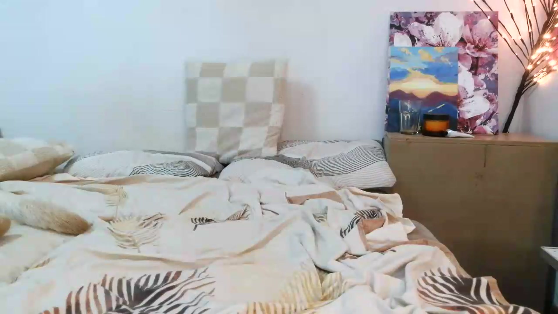 Gallery image thumbnail from HaleyReed's myfreecams stream on, 07/06/2026, 16:54 image 15 of 20
