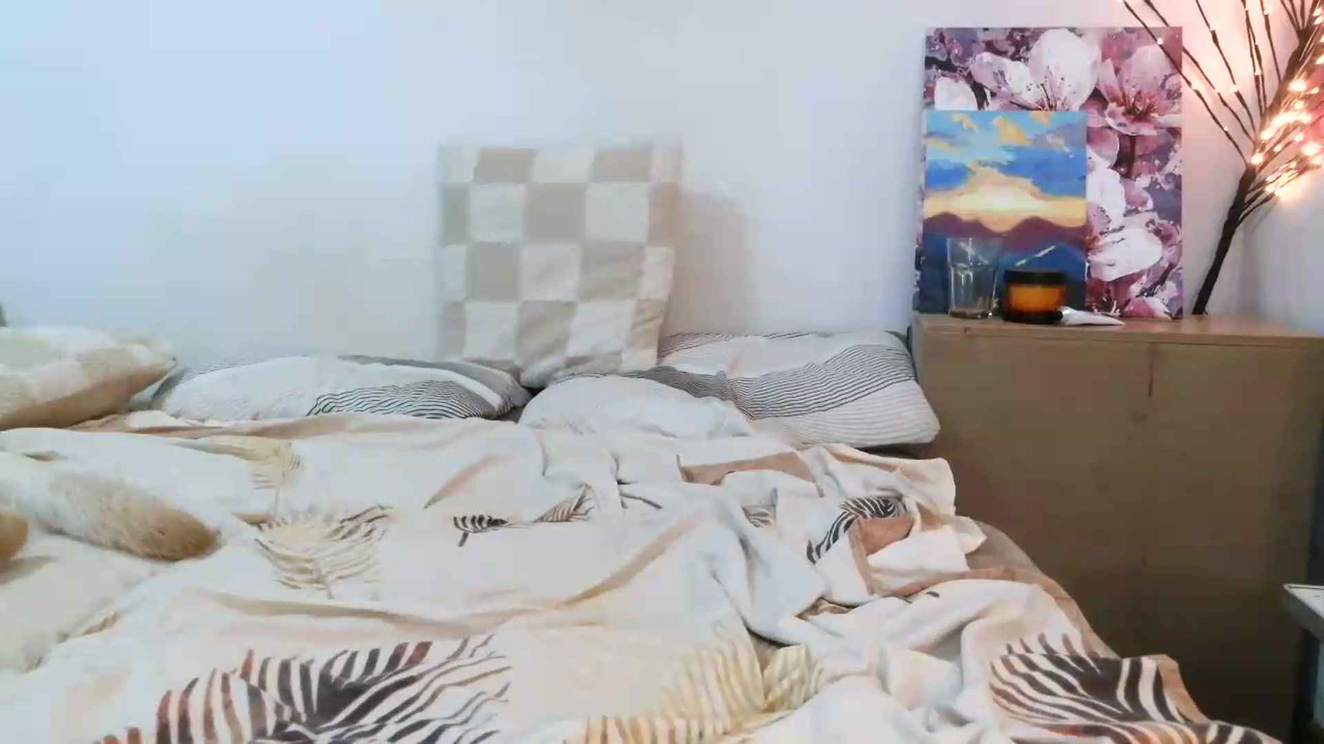 Gallery image thumbnail from HaleyReed's myfreecams stream on, 07/06/2026, 16:54 image 14 of 20