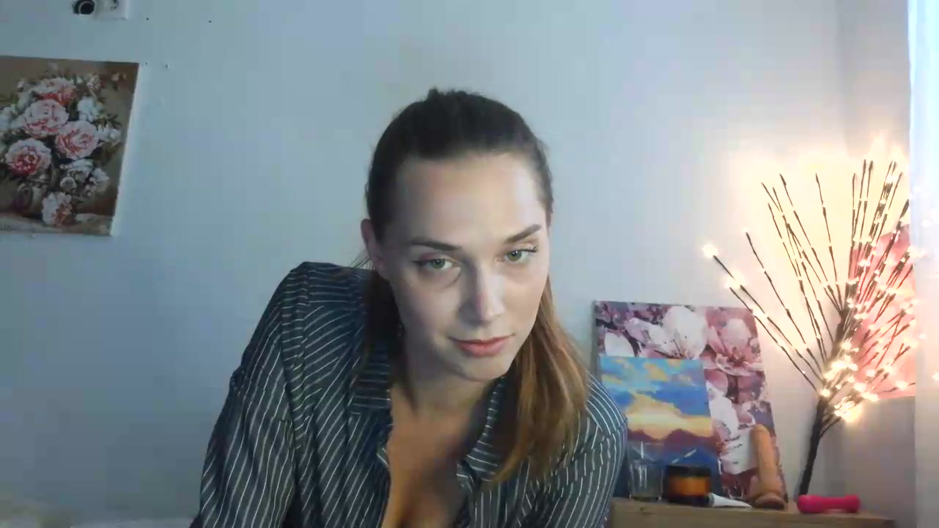 Gallery image thumbnail from HaleyReed's myfreecams stream on, 07/08/2026, 13:37 image 8 of 20
