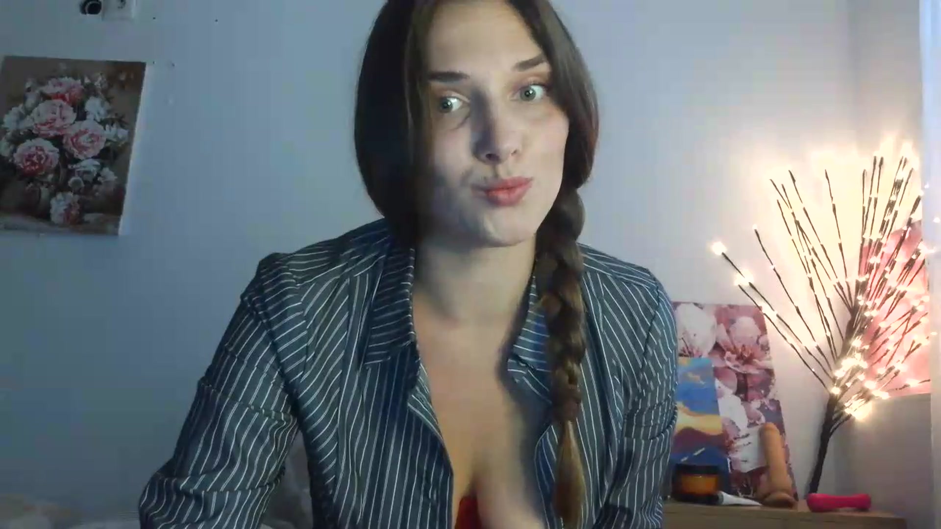 Gallery image thumbnail from HaleyReed's myfreecams stream on, 07/08/2026, 13:37 image 14 of 20