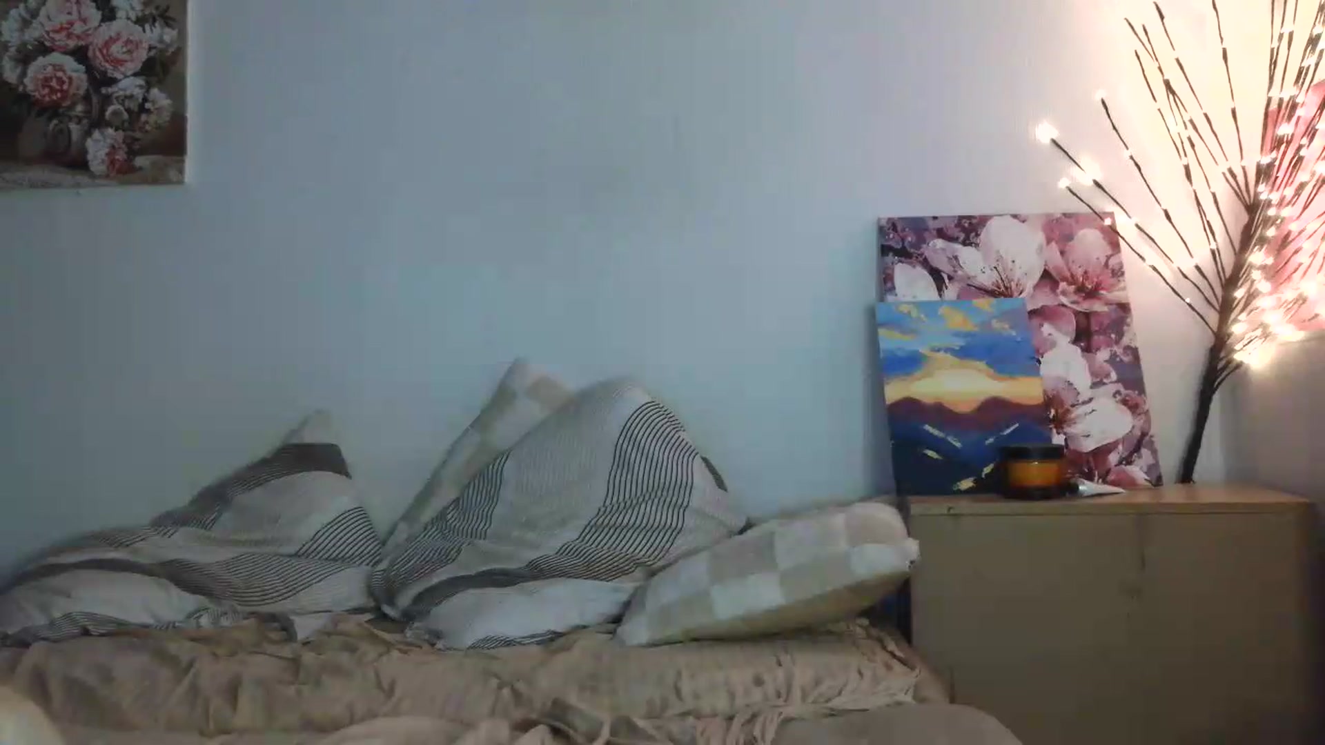 Gallery image thumbnail from HaleyReed's myfreecams stream on, 07/14/2026, 17:29 image 14 of 20