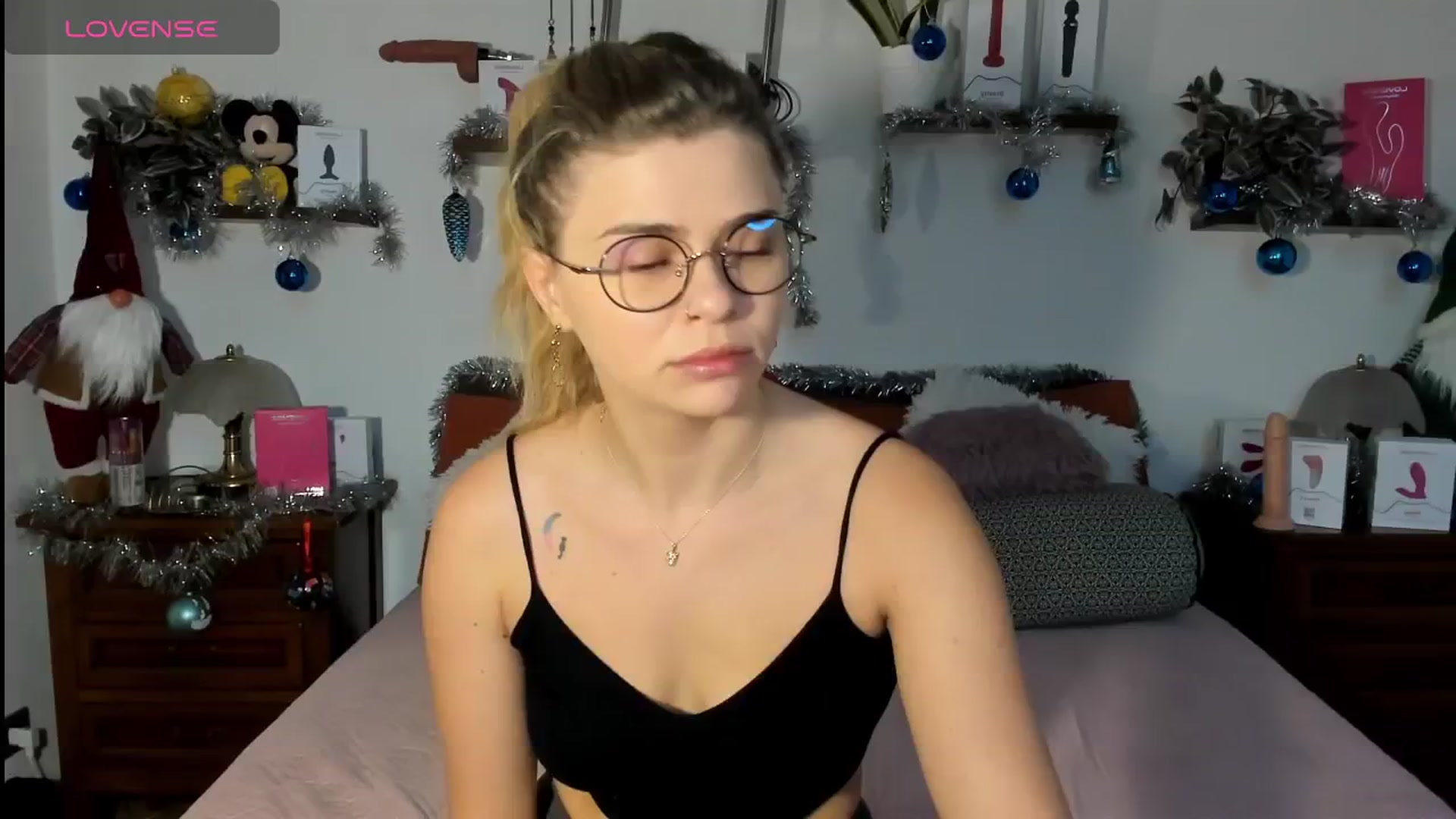 Gallery image thumbnail from HaleyReedme's myfreecams stream on, 12/30/2025, 09:12 image 1 of 20