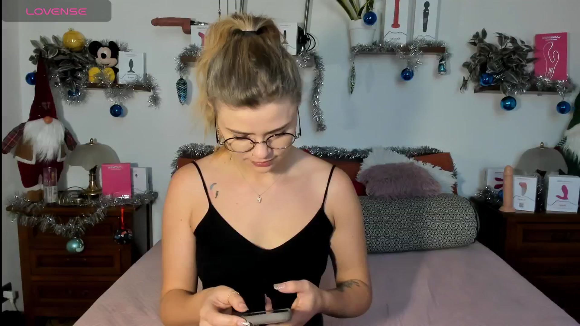Gallery image thumbnail from HaleyReedme's myfreecams stream on, 12/30/2025, 09:12 image 5 of 20