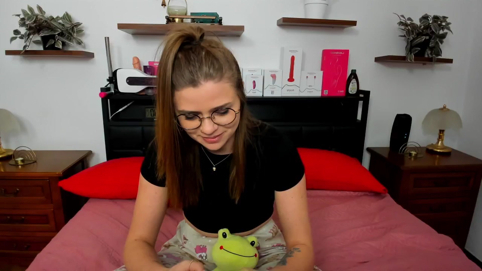 Gallery image thumbnail from HaleyReedme's myfreecams stream on, 04/01/2026, 10:47 image 14 of 20