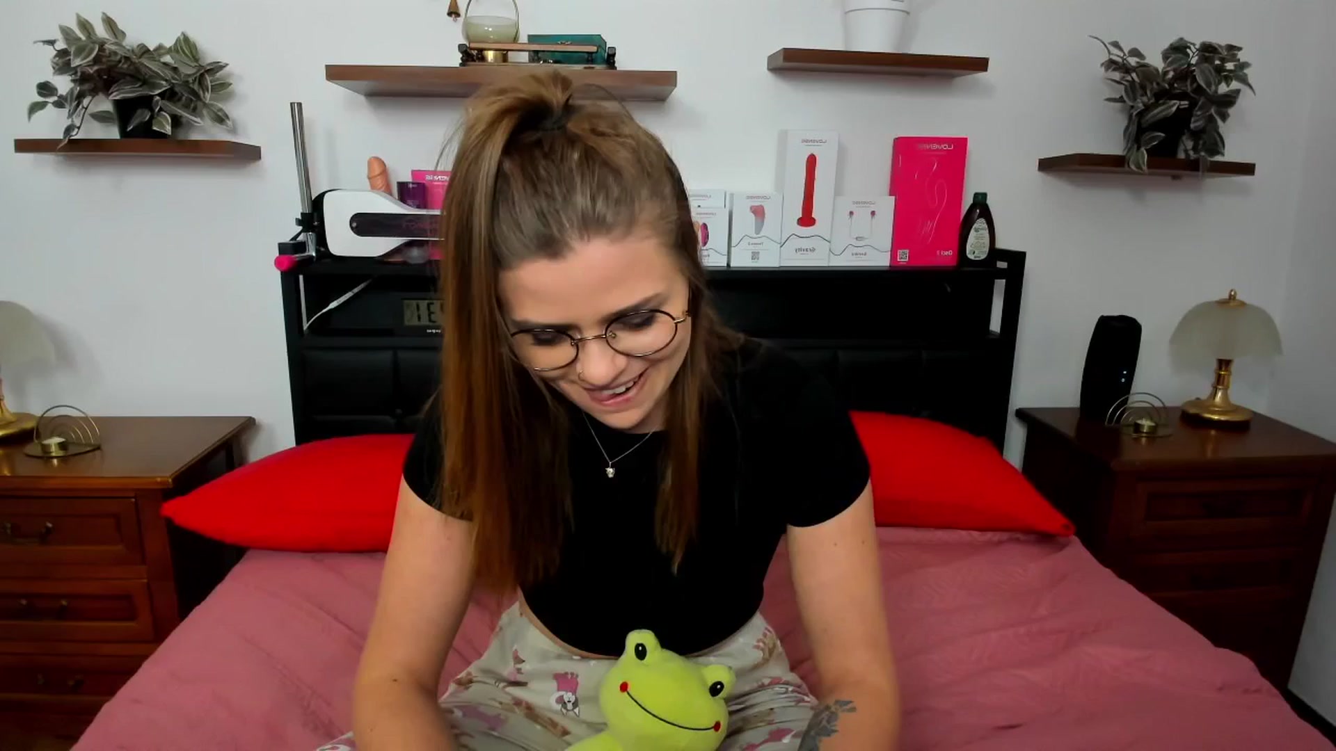 Gallery image thumbnail from HaleyReedme's myfreecams stream on, 04/01/2026, 10:47 image 15 of 20