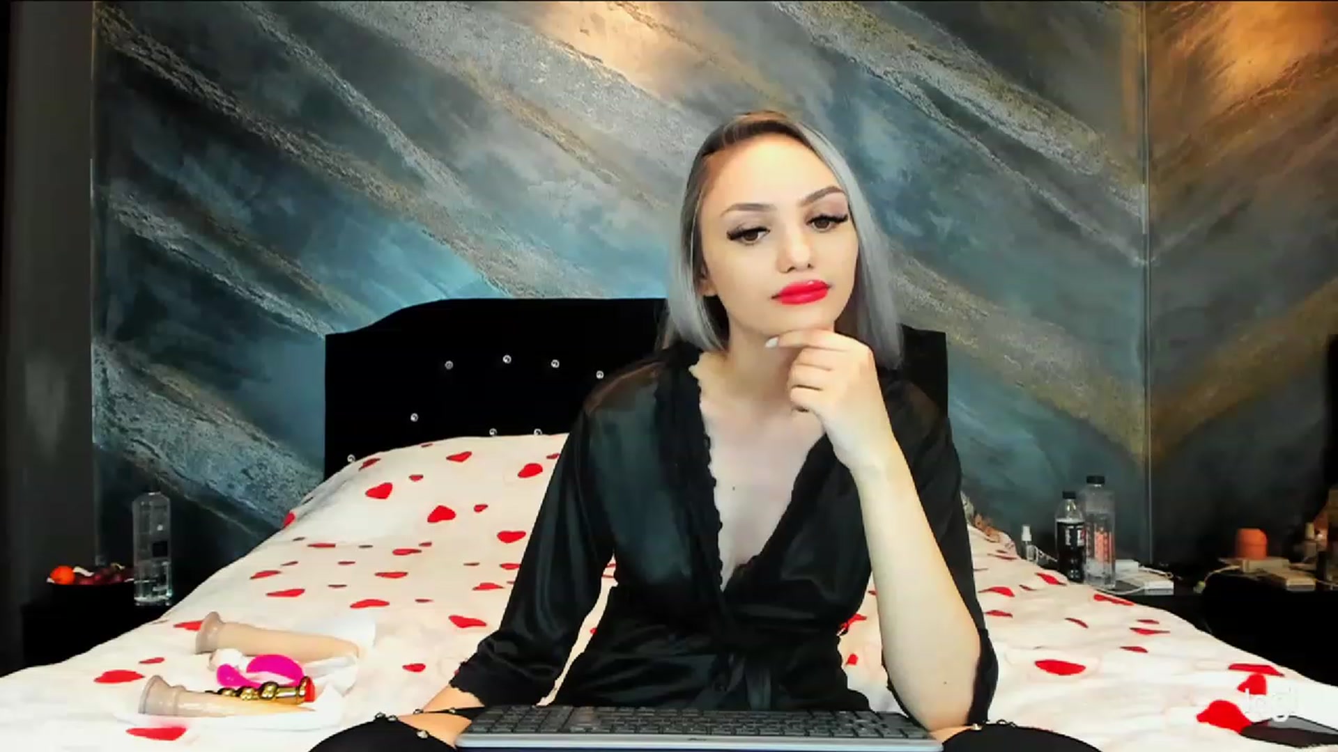 Gallery image thumbnail from HaleySweet18's myfreecams stream on, 11/20/2022, 24:17 image 17 of 20