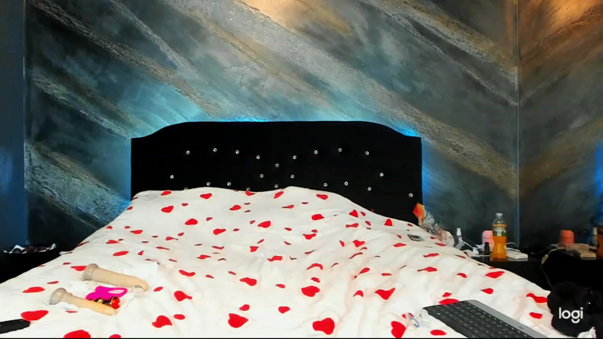 Gallery image thumbnail from HaleySweet18's myfreecams stream on, 11/23/2022, 05:52 image 18 of 20