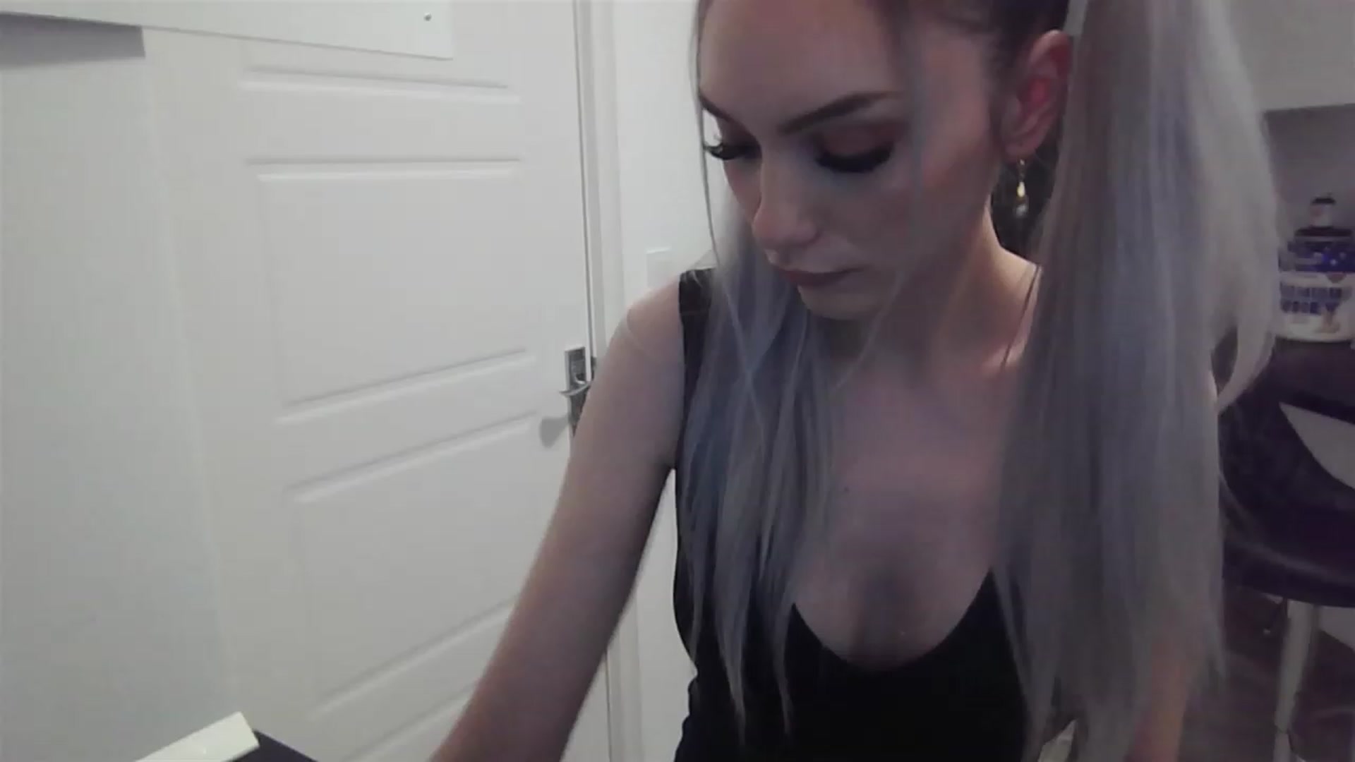 Gallery image thumbnail from HaleySweet18's myfreecams stream on, 11/29/2022, 07:57 image 1 of 20