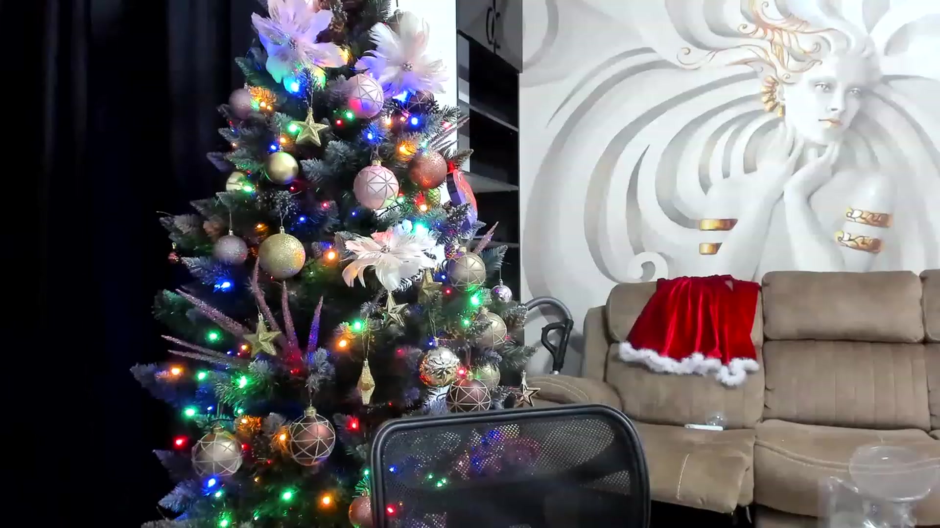 Gallery image thumbnail from HaleySweet18's myfreecams stream on, 12/04/2022, 02:05 image 5 of 20