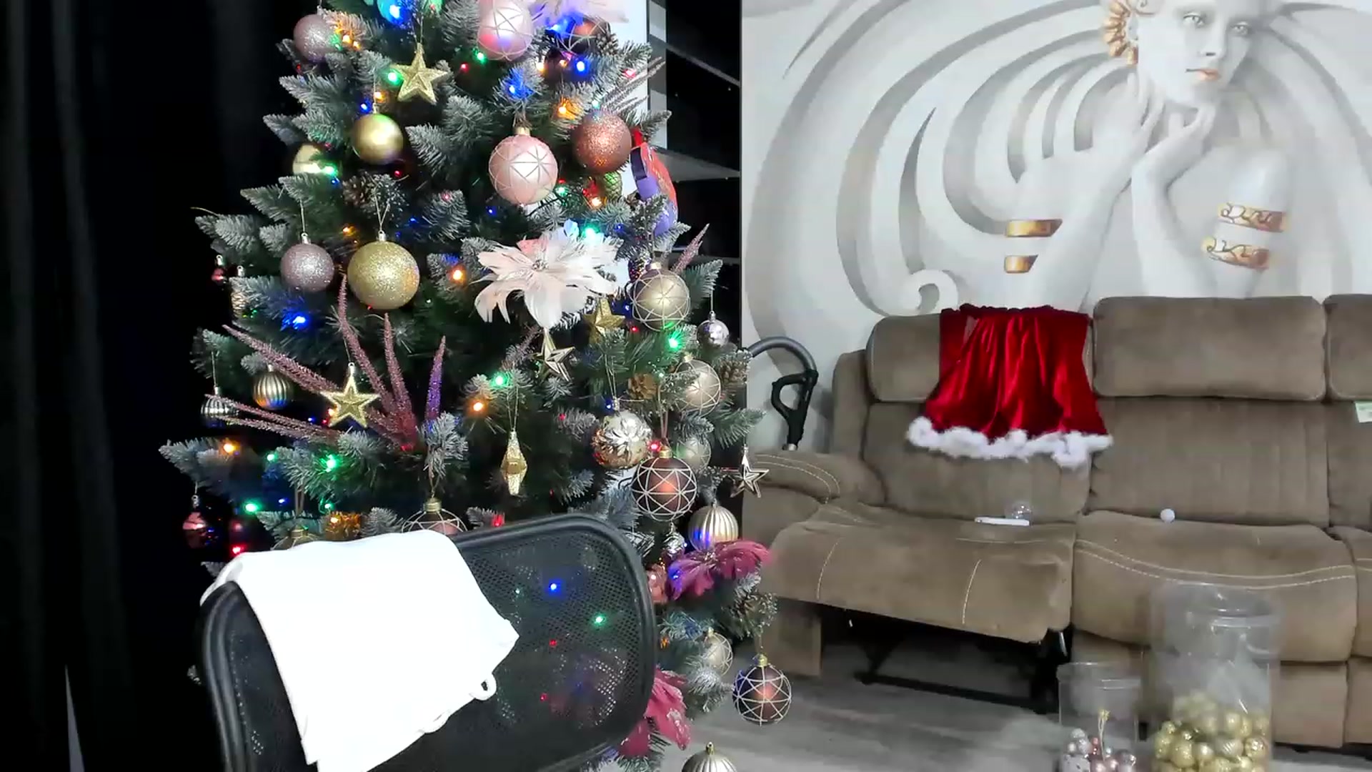 Gallery image thumbnail from HaleySweet18's myfreecams stream on, 12/04/2022, 04:51 image 19 of 20
