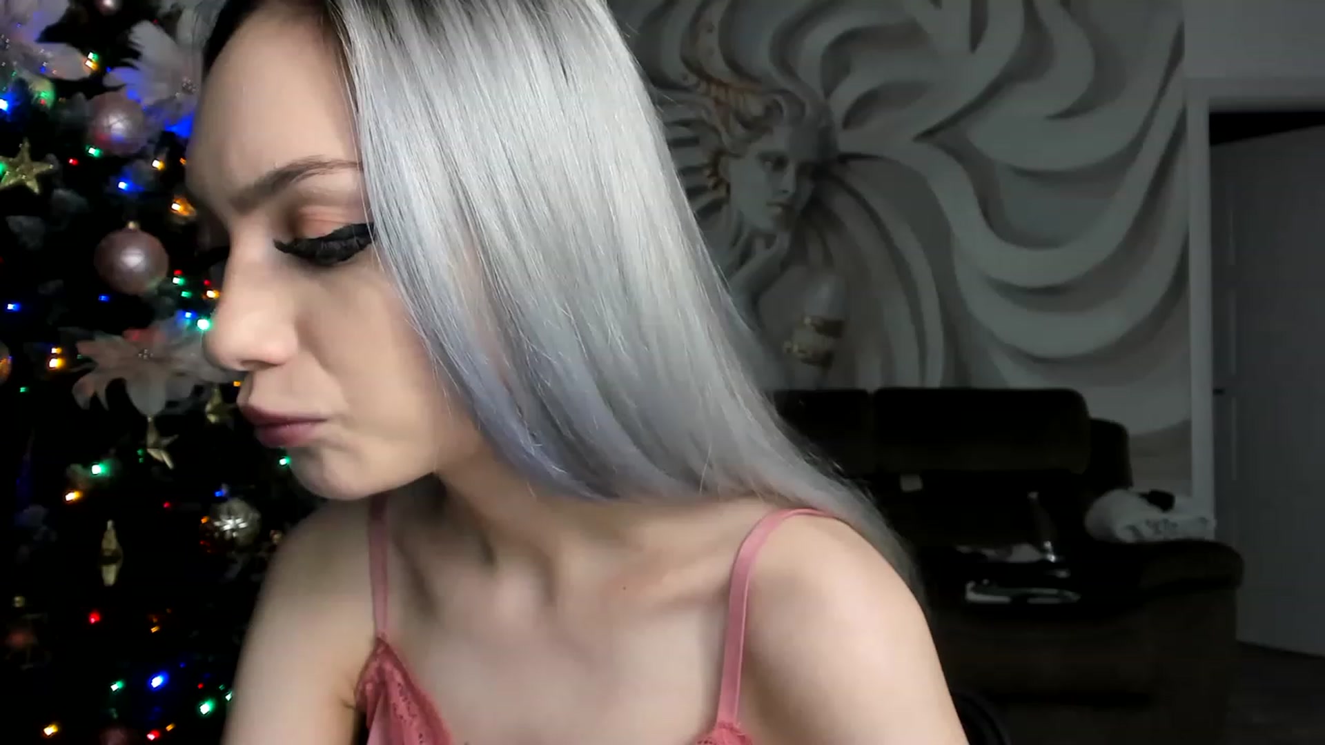 Gallery image thumbnail from HaleySweet18's myfreecams stream on, 12/04/2022, 21:42 image 17 of 20