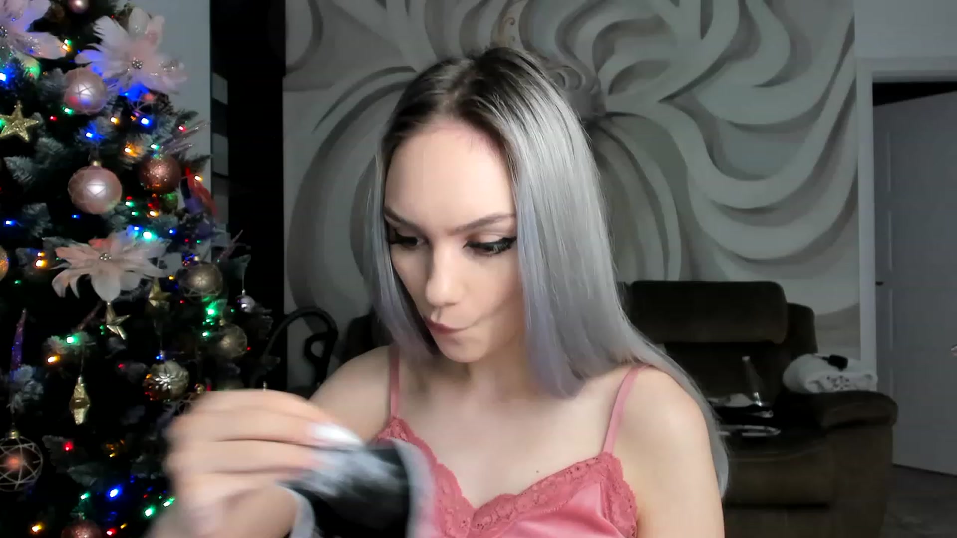 Gallery image thumbnail from HaleySweet18's myfreecams stream on, 12/04/2022, 21:42 image 18 of 20