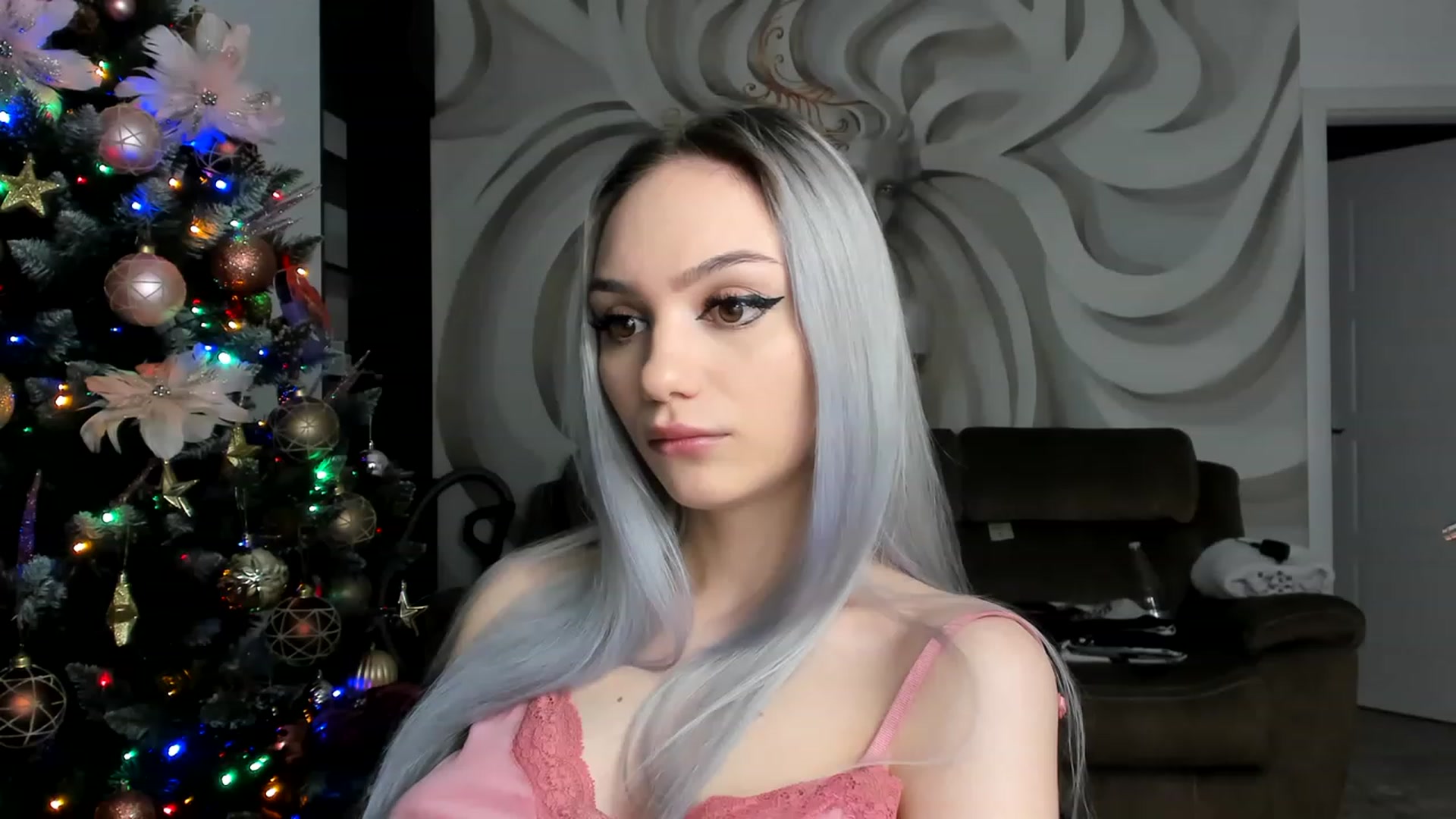 Gallery image thumbnail from HaleySweet18's myfreecams stream on, 12/04/2022, 22:36 image 10 of 20