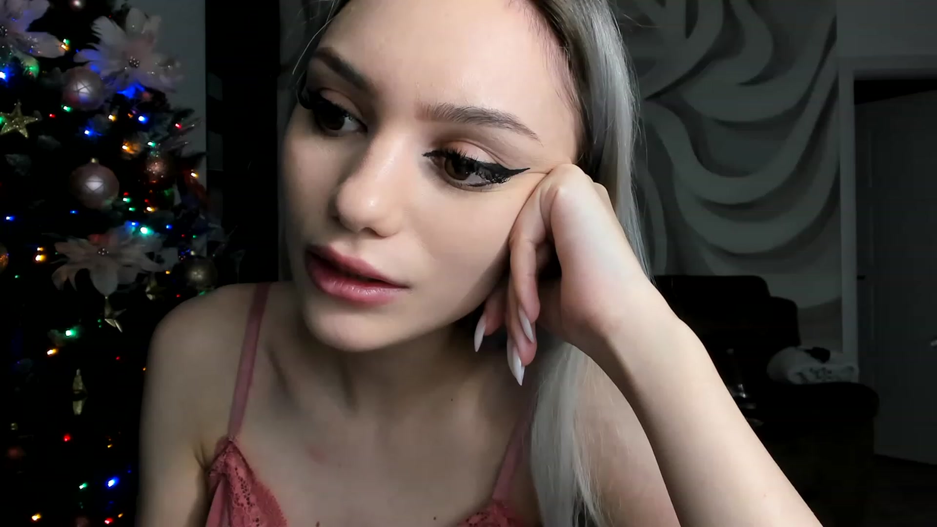 Gallery image thumbnail from HaleySweet18's myfreecams stream on, 12/04/2022, 22:36 image 1 of 20