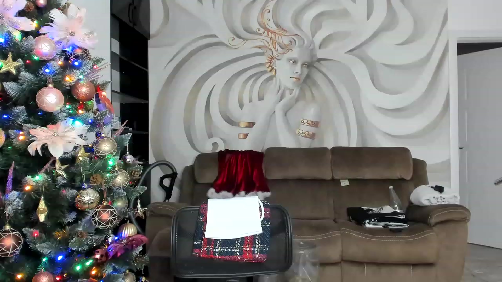 Gallery image thumbnail from HaleySweet18's myfreecams stream on, 12/04/2022, 22:36 image 20 of 20
