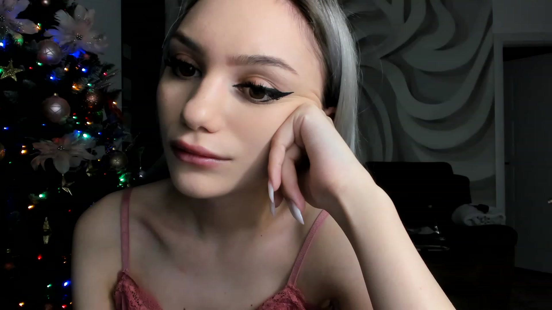 Gallery image thumbnail from HaleySweet18's myfreecams stream on, 12/04/2022, 22:36 image 2 of 20