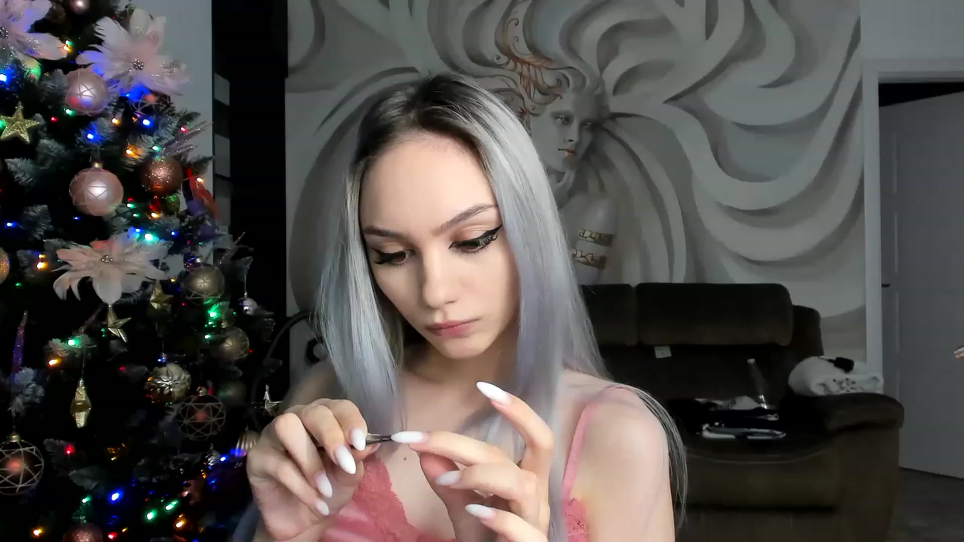 Gallery image thumbnail from HaleySweet18's myfreecams stream on, 12/04/2022, 22:36 image 9 of 20