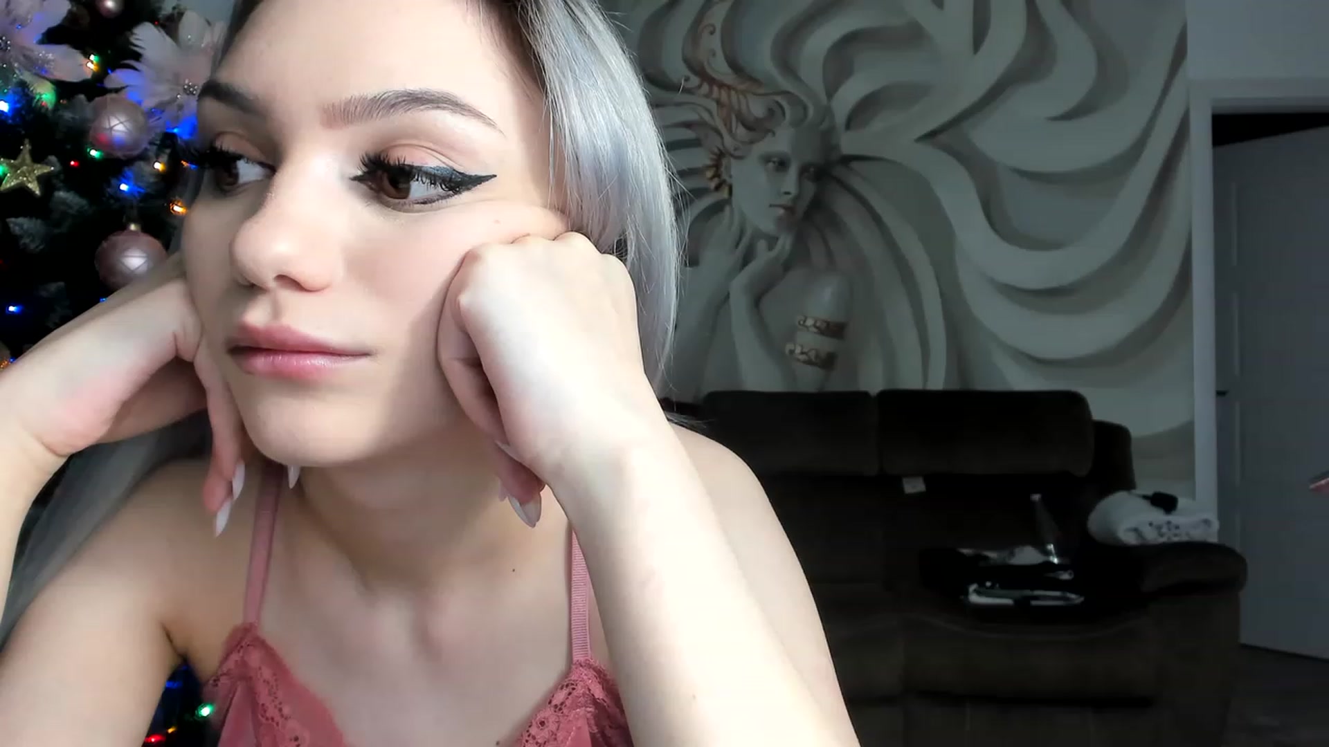 Gallery image thumbnail from HaleySweet18's myfreecams stream on, 12/04/2022, 22:36 image 17 of 20