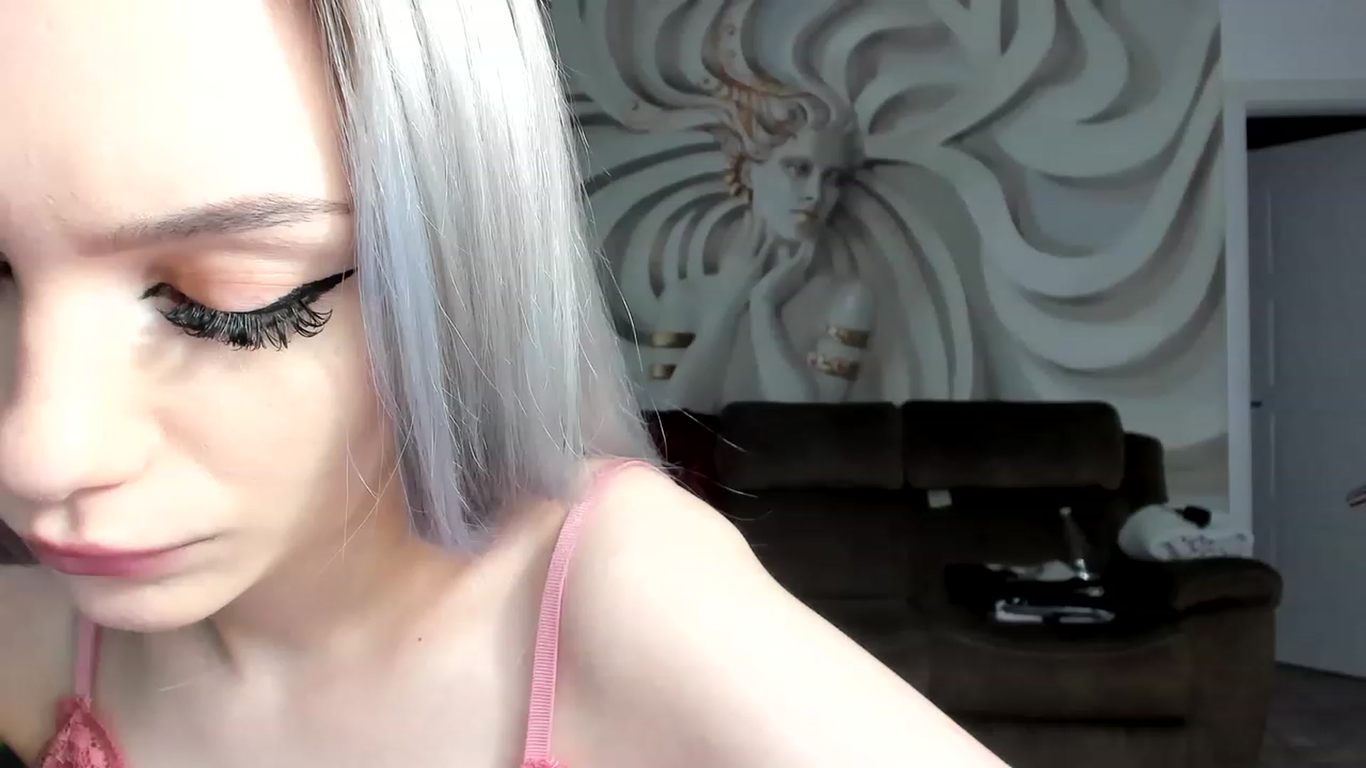 Gallery image thumbnail from HaleySweet18's myfreecams stream on, 12/04/2022, 22:36 image 15 of 20