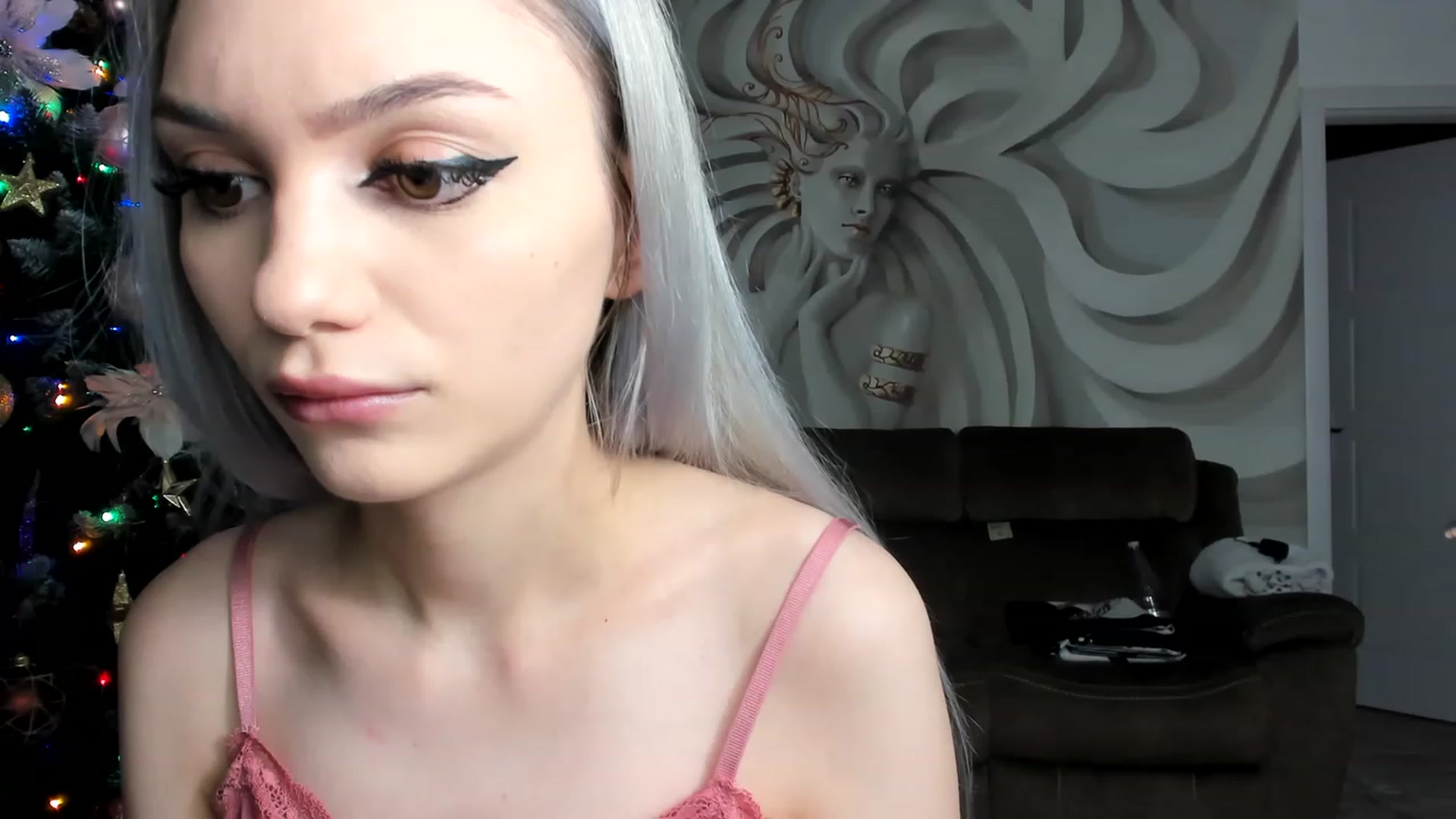 Gallery image thumbnail from HaleySweet18's myfreecams stream on, 12/04/2022, 22:36 image 3 of 20