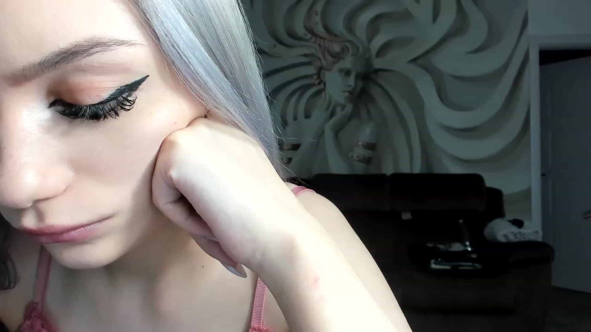 Gallery image thumbnail from HaleySweet18's myfreecams stream on, 12/04/2022, 22:36 image 13 of 20