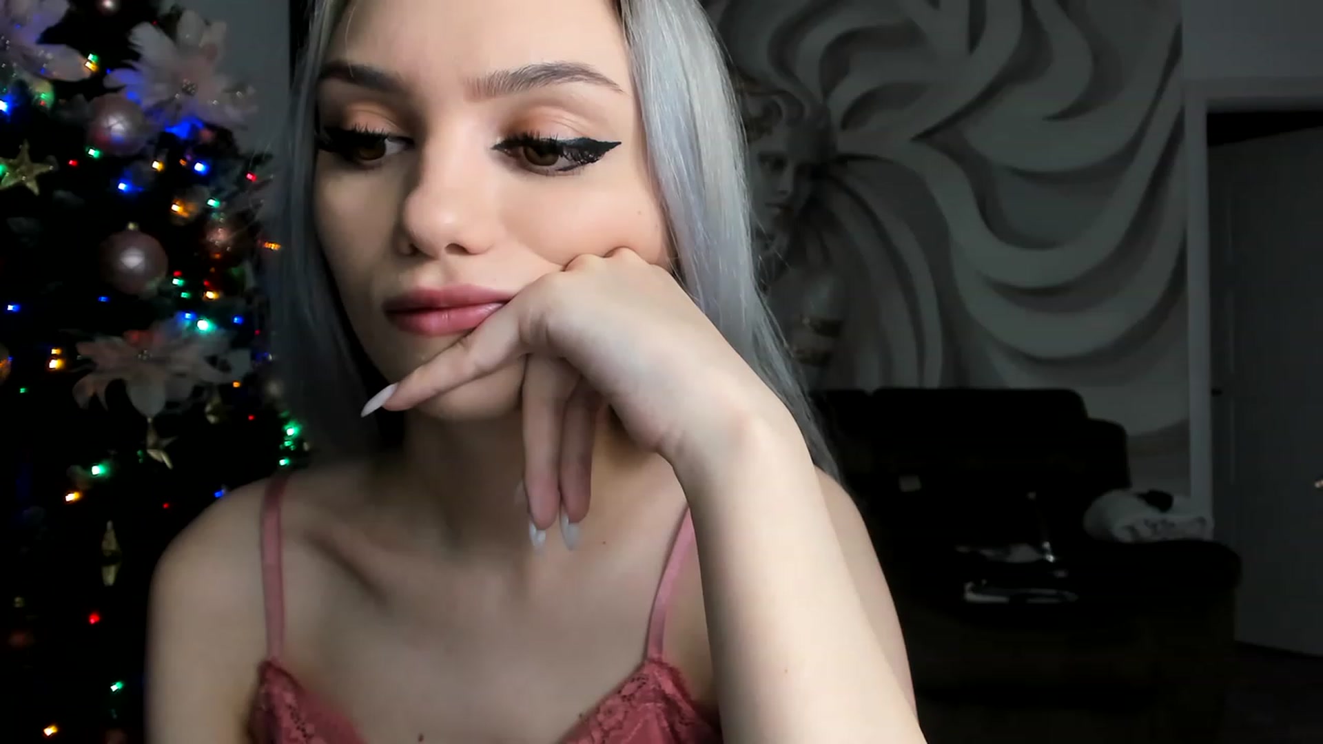 Gallery image thumbnail from HaleySweet18's myfreecams stream on, 12/04/2022, 22:36 image 6 of 20