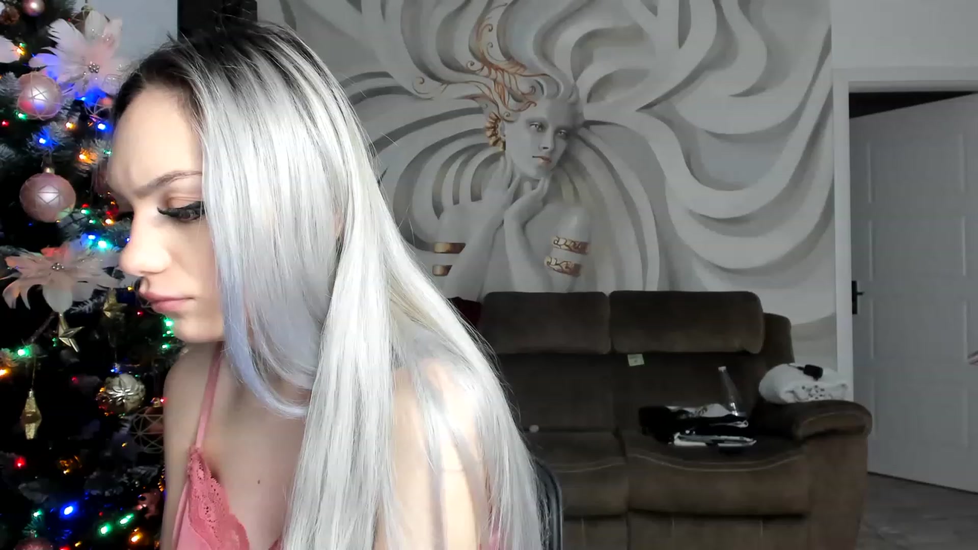 Gallery image thumbnail from HaleySweet18's myfreecams stream on, 12/05/2022, 04:57 image 1 of 20