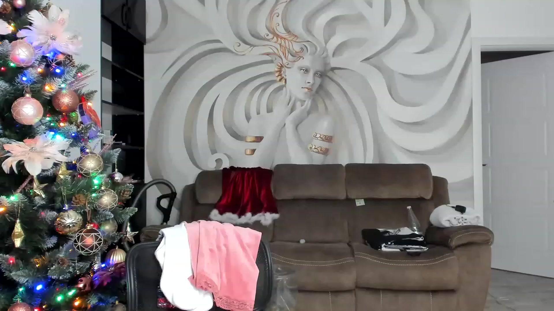 Gallery image thumbnail from HaleySweet18's myfreecams stream on, 12/05/2022, 04:57 image 3 of 20