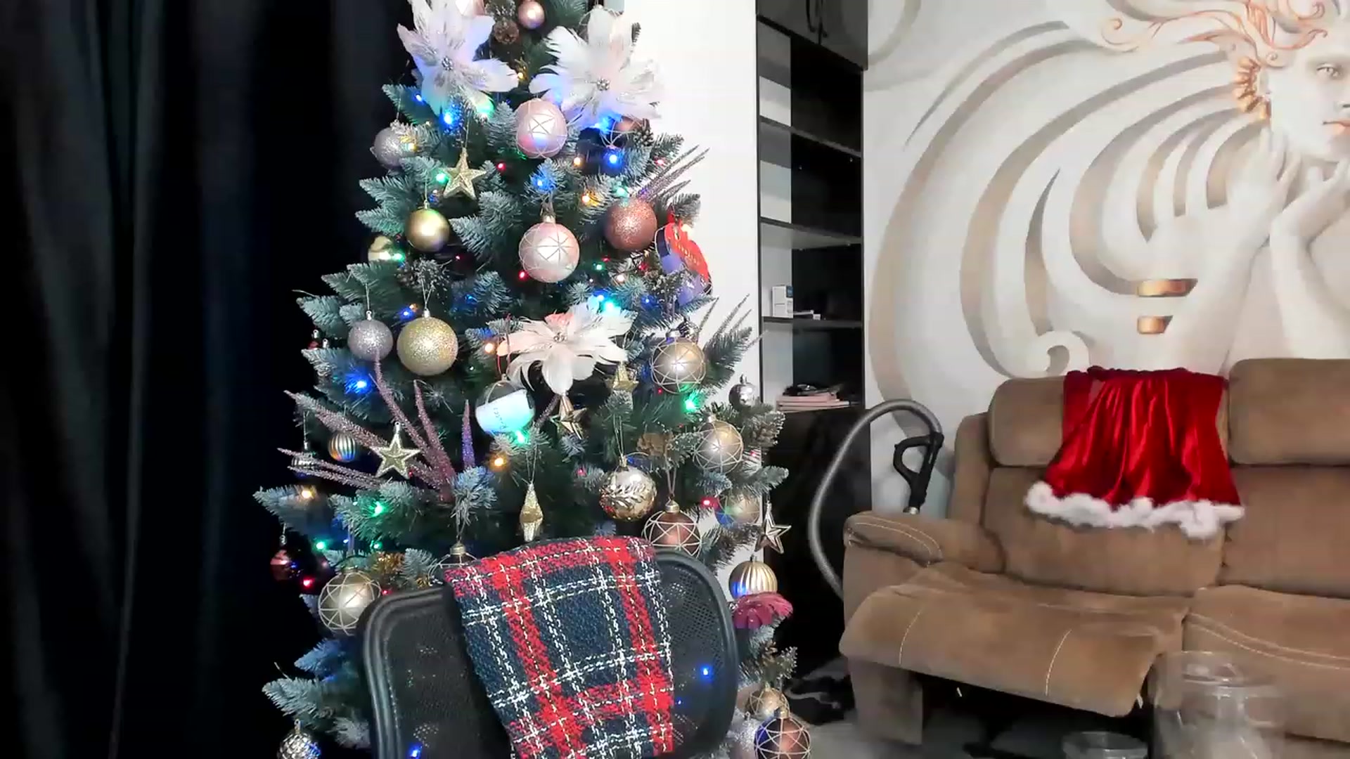 Gallery image thumbnail from HaleySweet18's myfreecams stream on, 12/07/2022, 02:08 image 17 of 20