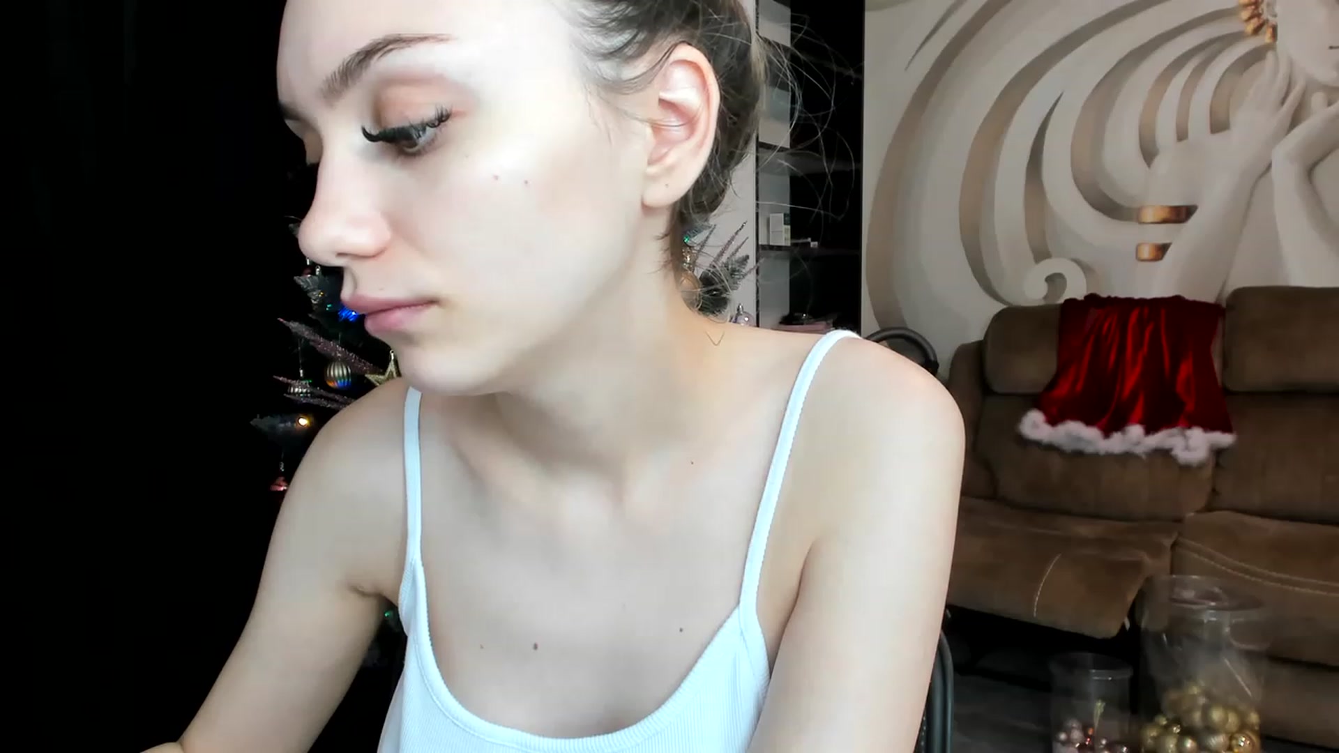 Gallery image thumbnail from HaleySweet18's myfreecams stream on, 12/07/2022, 05:29 image 12 of 20