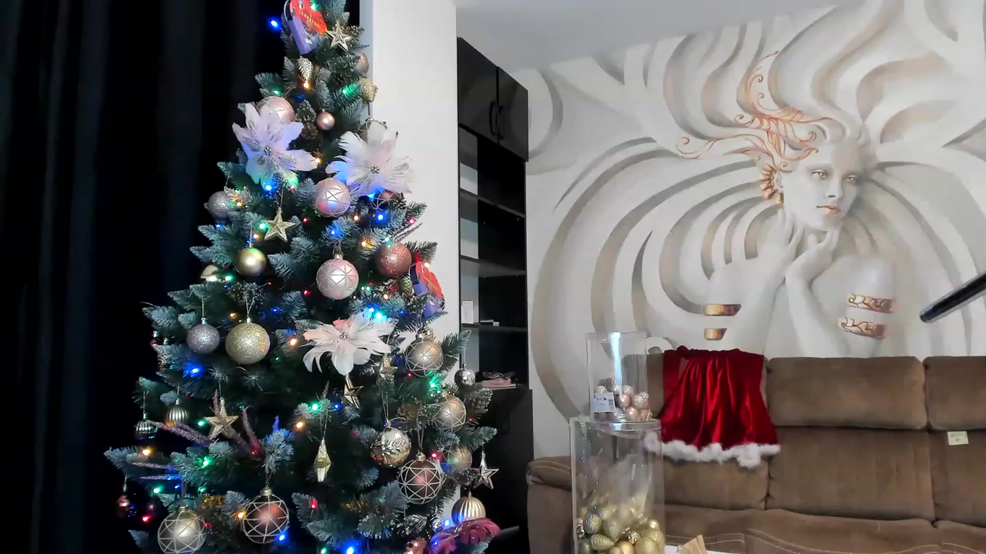 Gallery image thumbnail from HaleySweet18's myfreecams stream on, 12/10/2022, 02:10 image 5 of 20