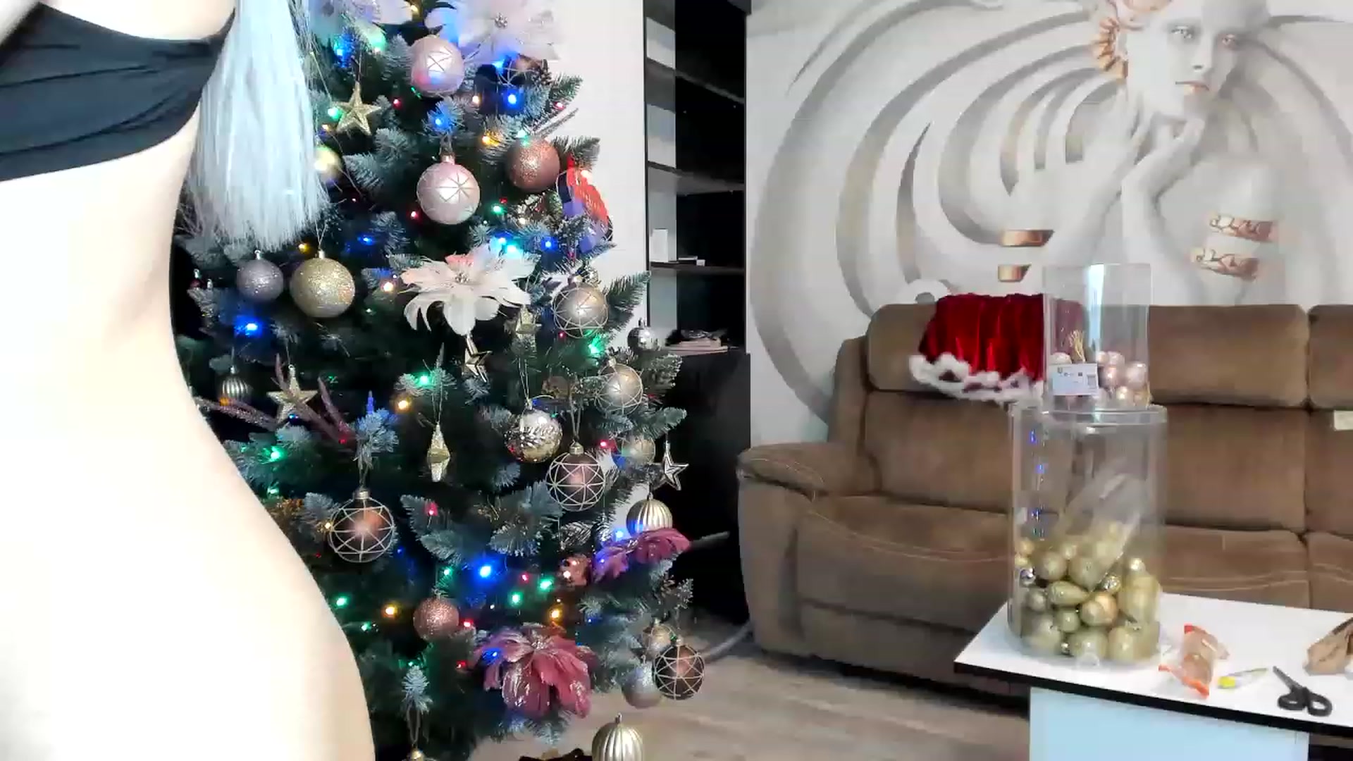Gallery image thumbnail from HaleySweet18's myfreecams stream on, 12/10/2022, 04:59 image 16 of 20