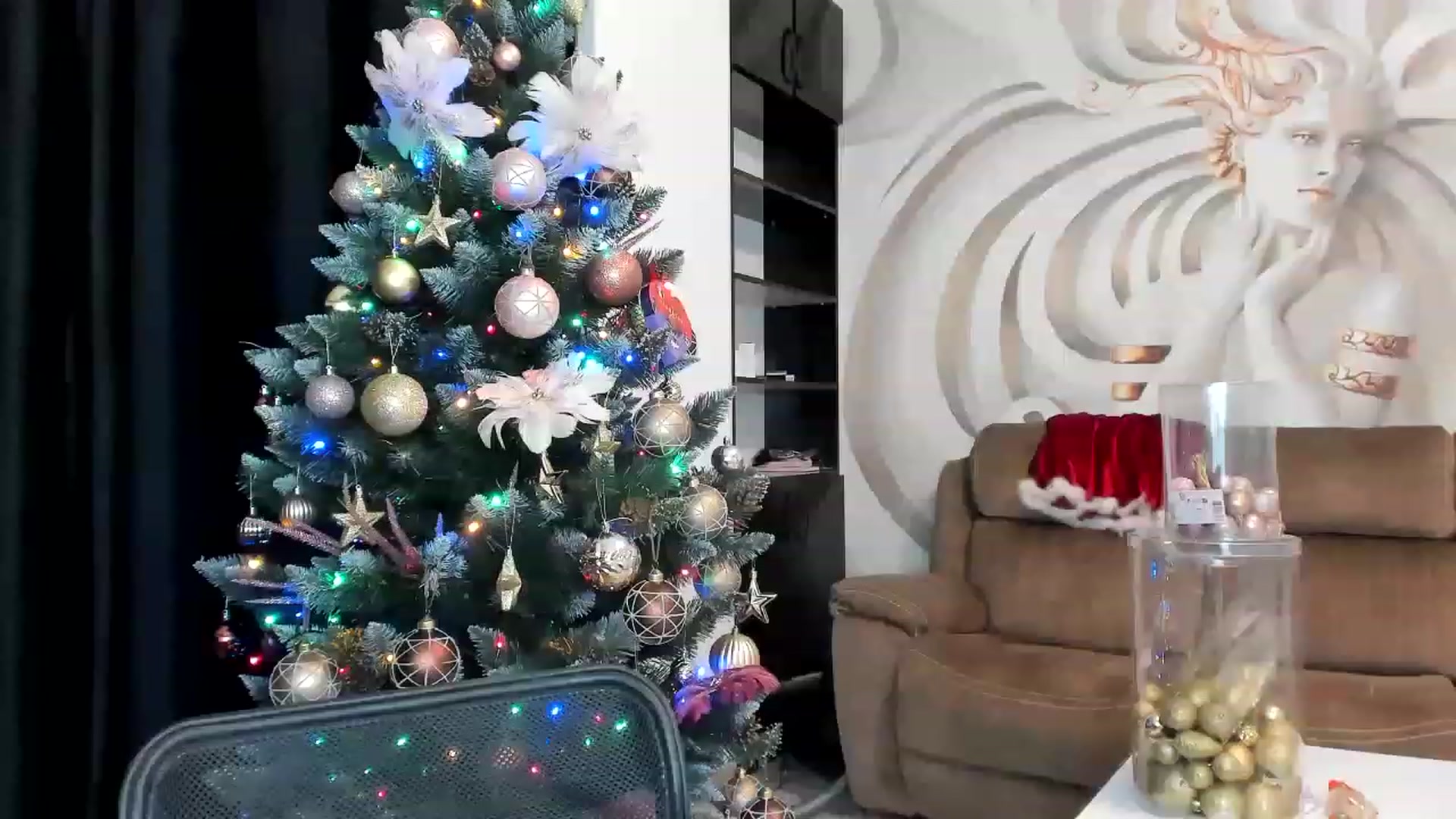 Gallery image thumbnail from HaleySweet18's myfreecams stream on, 12/10/2022, 07:27 image 6 of 20