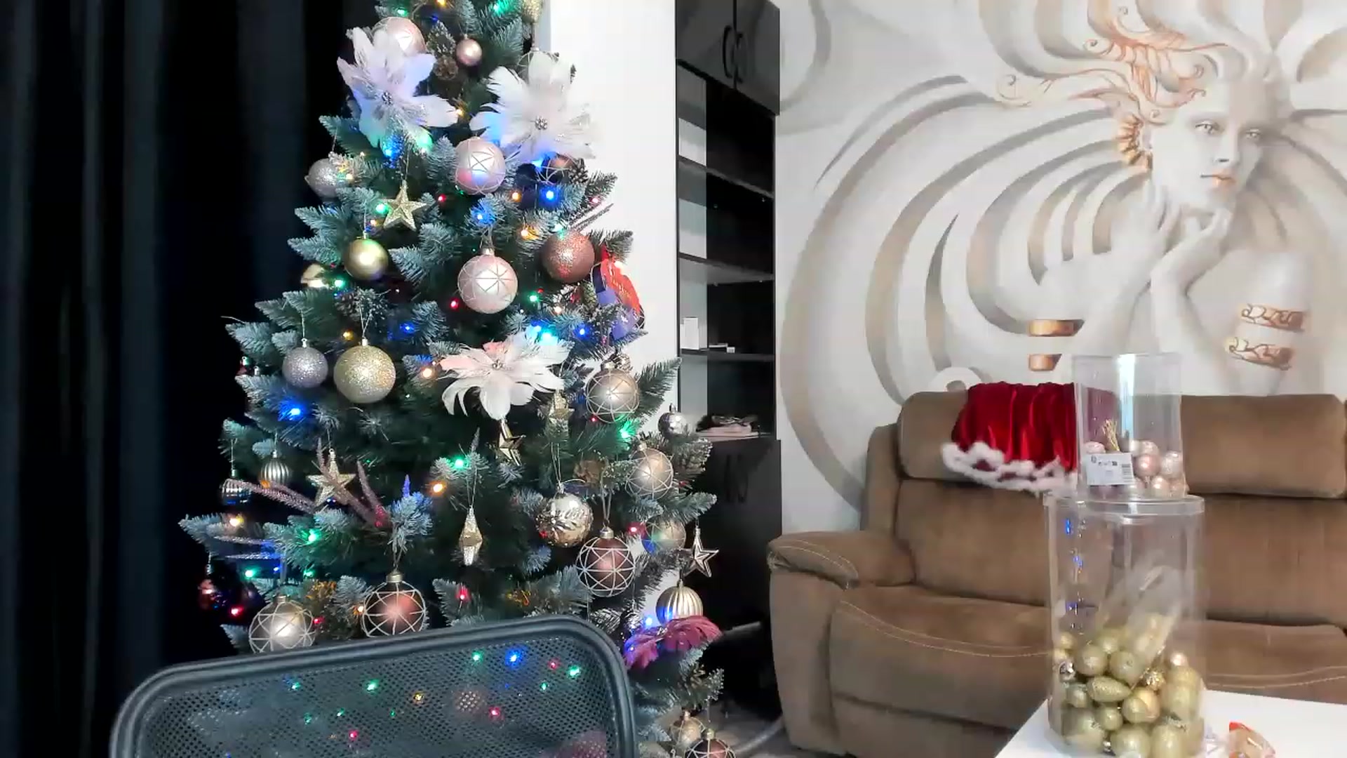 Gallery image thumbnail from HaleySweet18's myfreecams stream on, 12/10/2022, 07:27 image 5 of 20