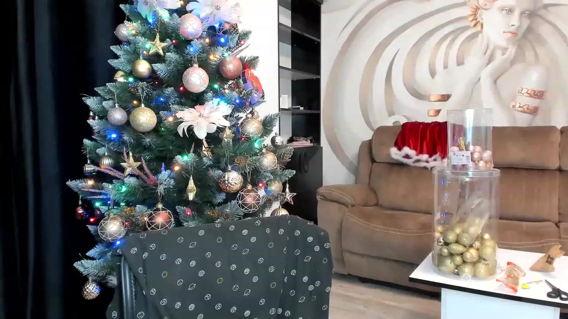 Gallery image thumbnail from HaleySweet18's myfreecams stream on, 12/11/2022, 04:50 image 5 of 20