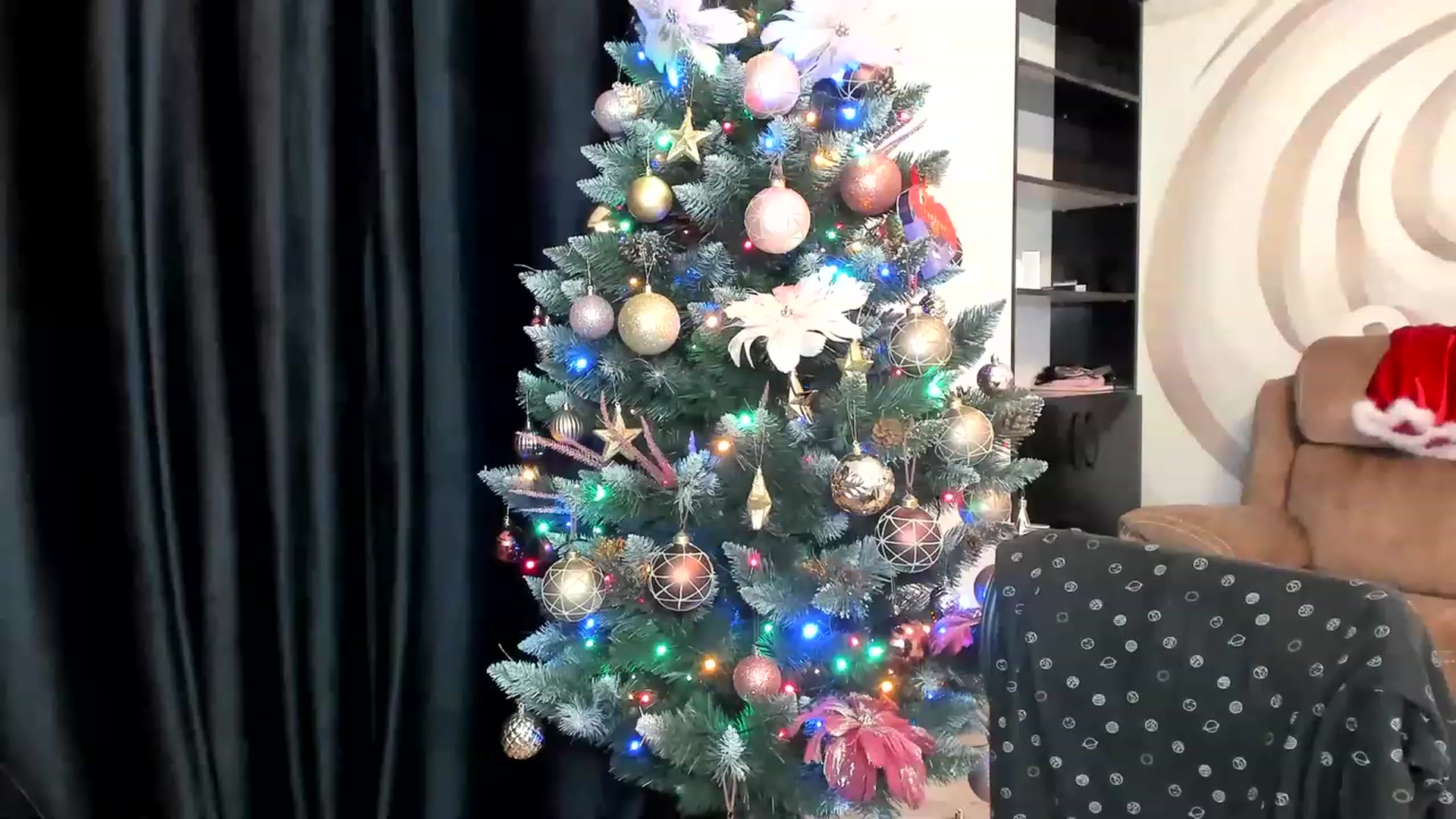 Gallery image thumbnail from HaleySweet18's myfreecams stream on, 12/11/2022, 05:56 image 4 of 20