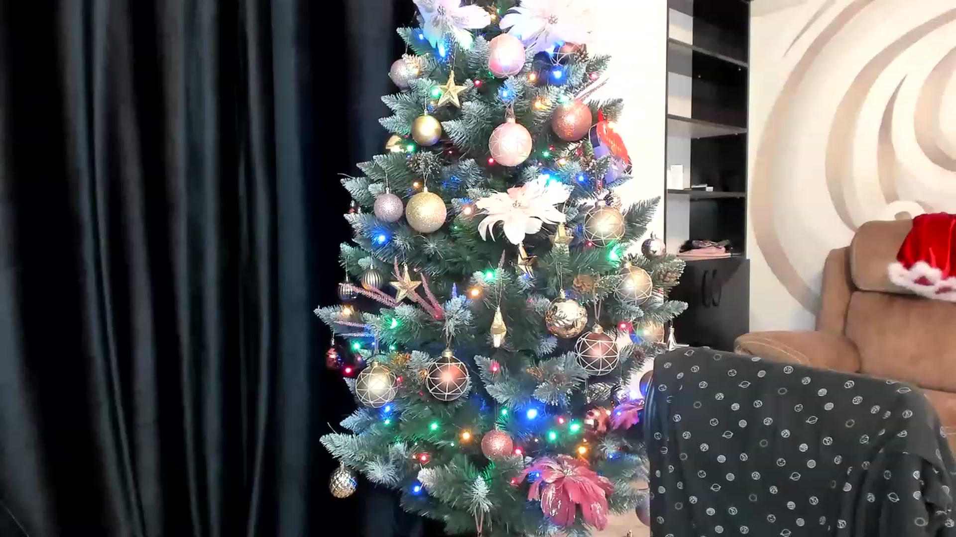 Gallery image thumbnail from HaleySweet18's myfreecams stream on, 12/11/2022, 05:56 image 3 of 20