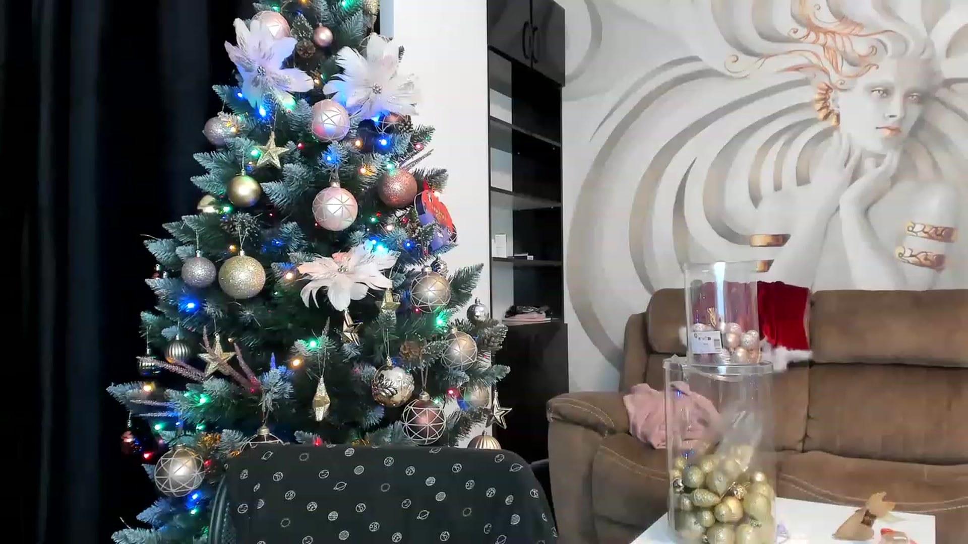 Gallery image thumbnail from HaleySweet18's myfreecams stream on, 12/12/2022, 24:03 image 8 of 20