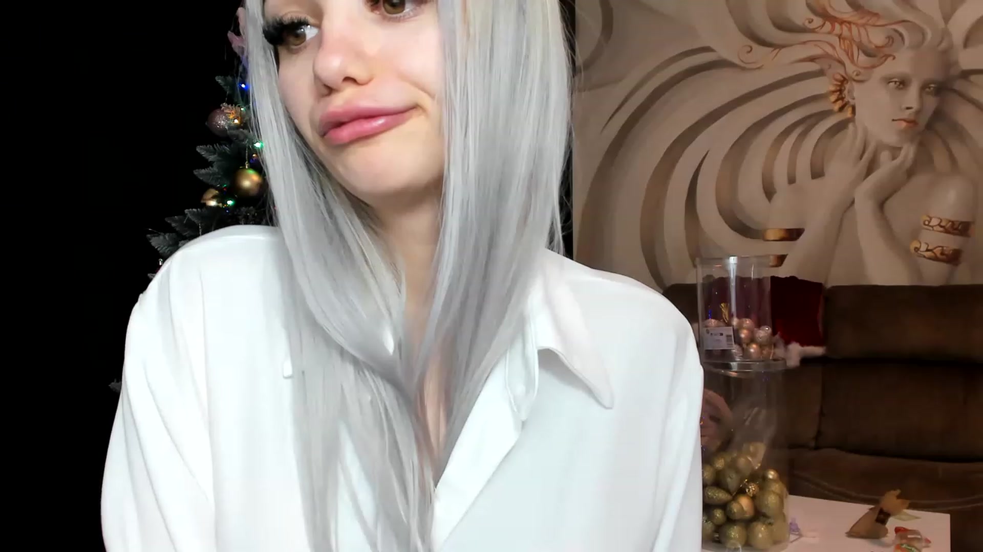 Gallery image thumbnail from HaleySweet18's myfreecams stream on, 12/12/2022, 24:03 image 12 of 20