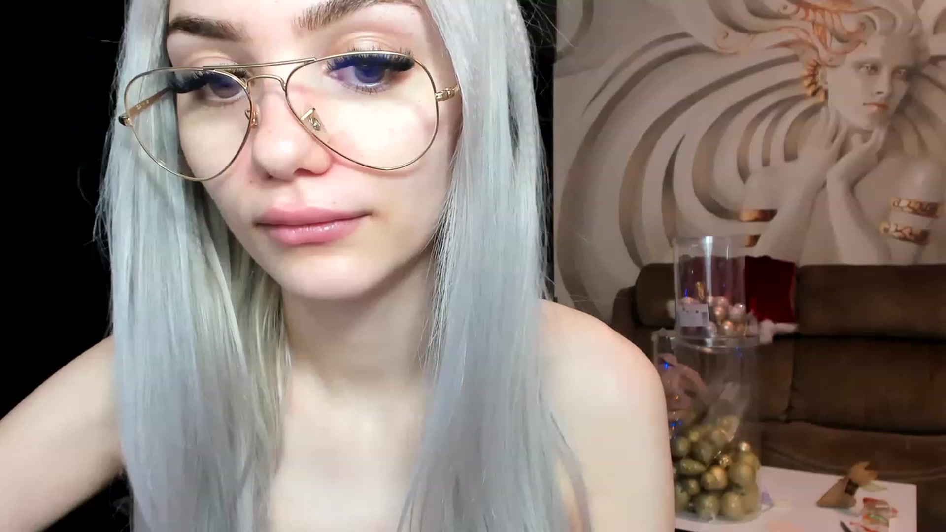 Gallery image thumbnail from HaleySweet18's myfreecams stream on, 12/12/2022, 24:46 image 13 of 20