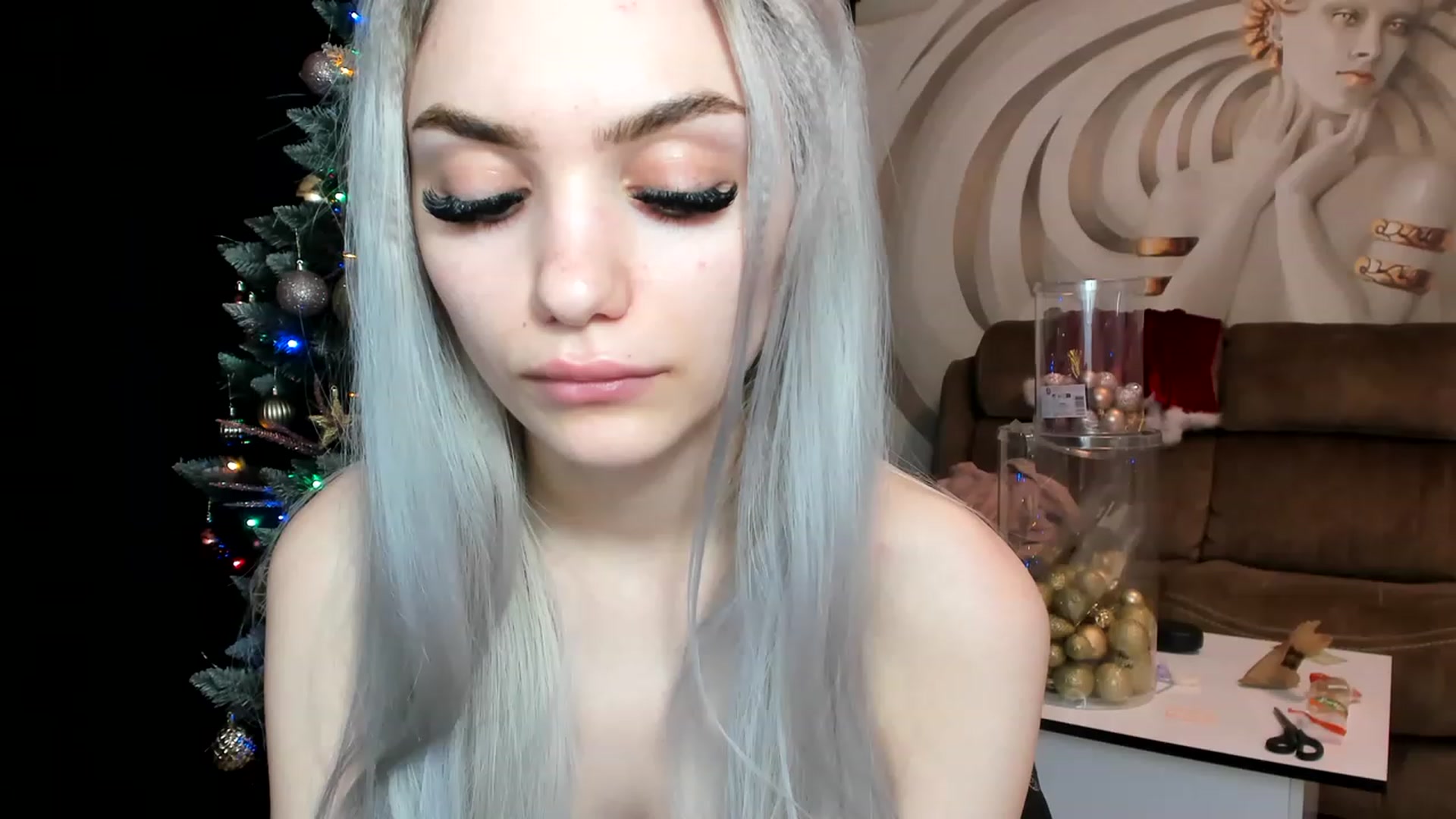 Gallery image thumbnail from HaleySweet18's myfreecams stream on, 12/12/2022, 03:41 image 19 of 20