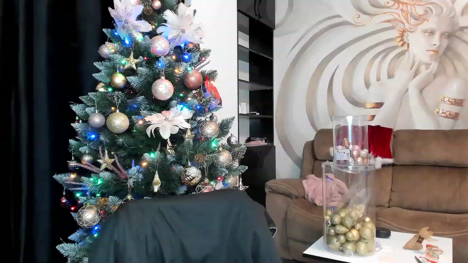Gallery image thumbnail from HaleySweet18's myfreecams stream on, 12/12/2022, 03:41 image 2 of 20