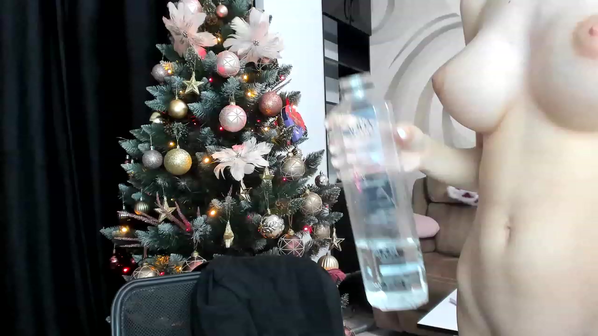 Gallery image thumbnail from HaleySweet18's myfreecams stream on, 12/16/2022, 21:57 image 1 of 20