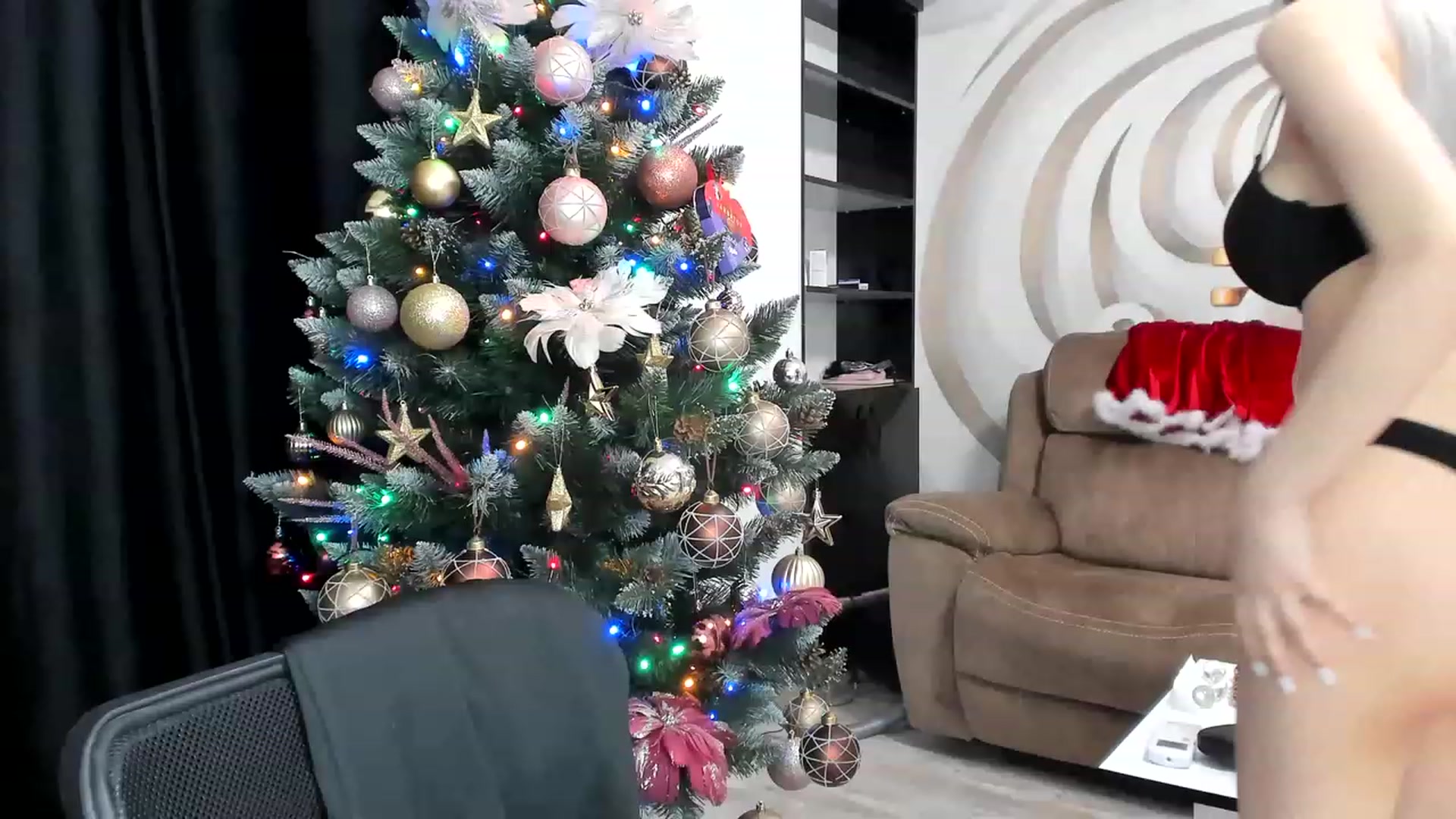 Gallery image thumbnail from HaleySweet18's myfreecams stream on, 12/17/2022, 06:35 image 13 of 20